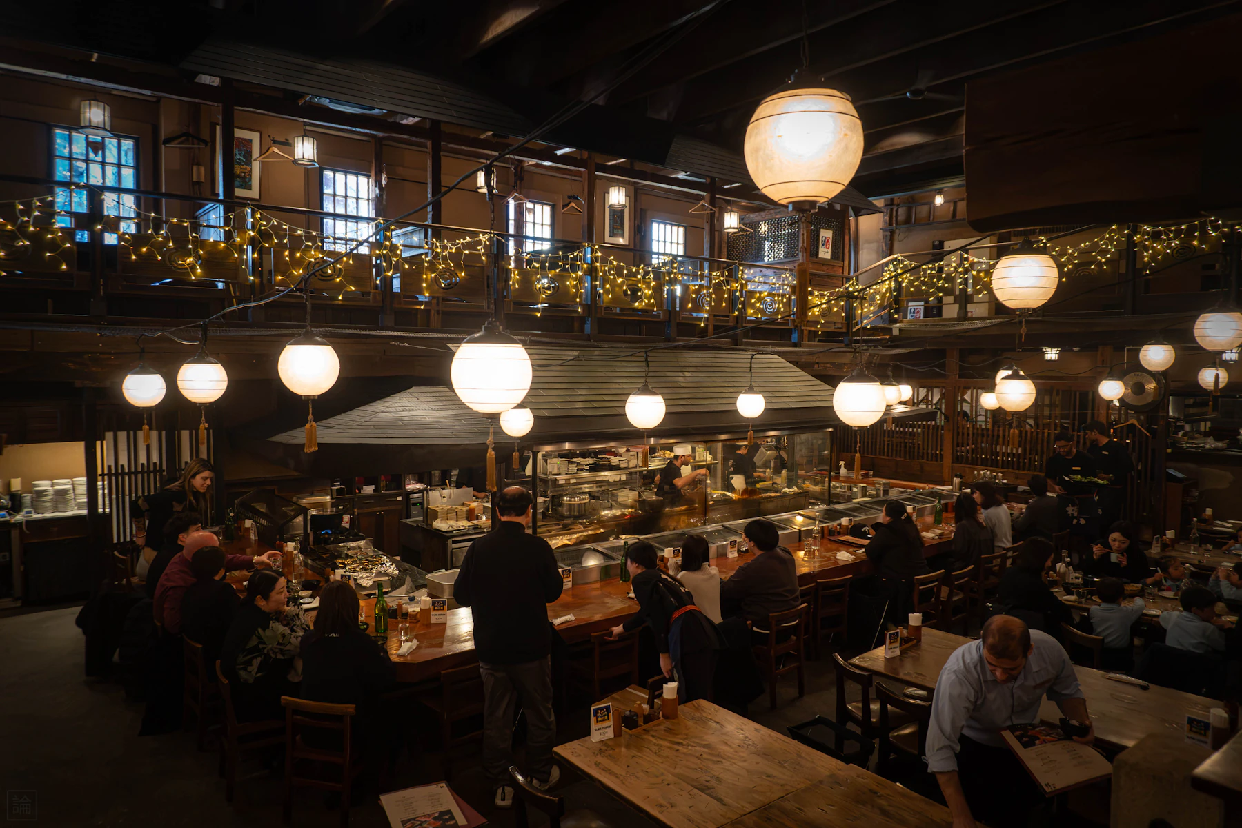 Restaurant bar with decorative pendant lighting