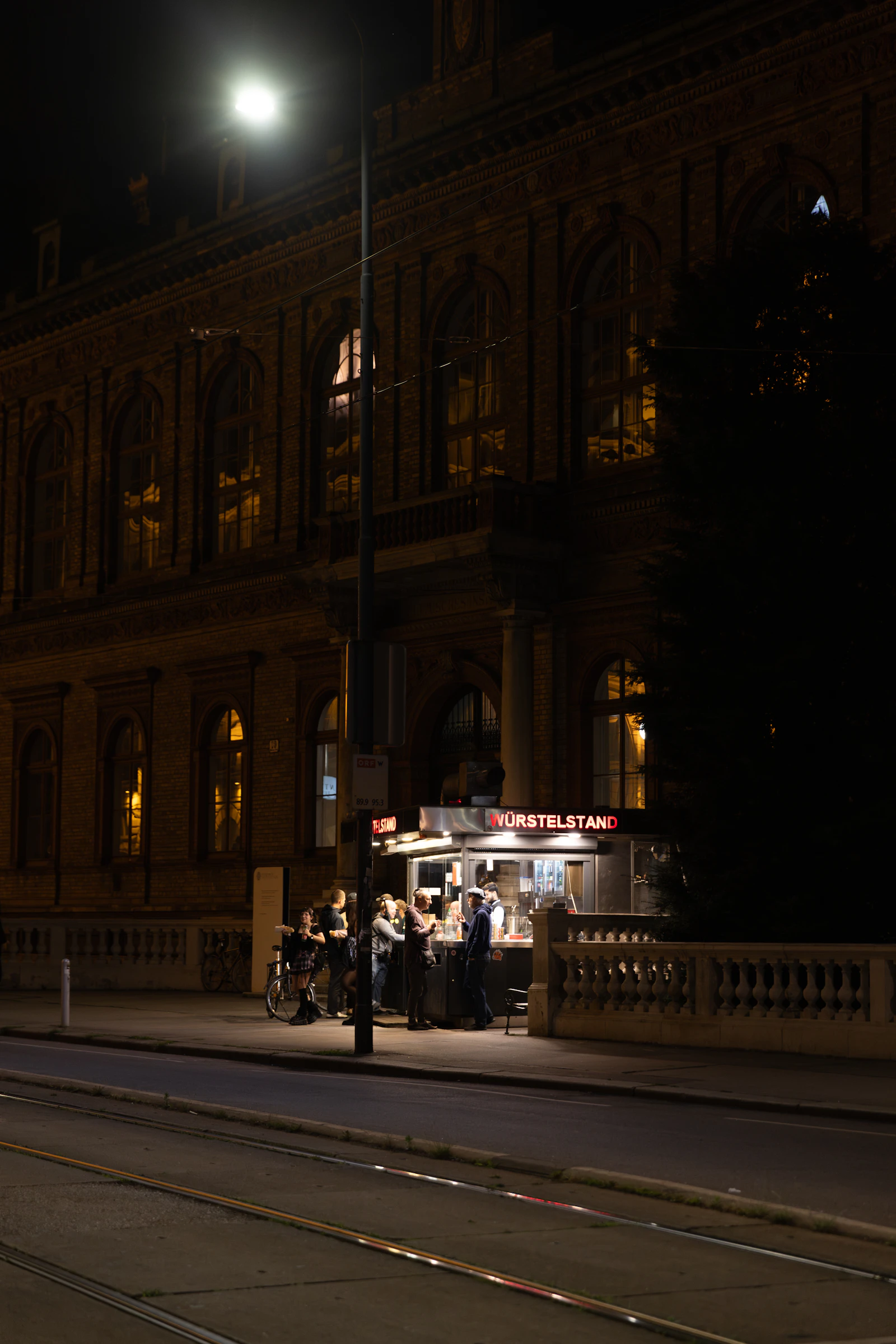 Illustrative photograph for what to eat in vienna in one day; it does not document a named venue or current service.