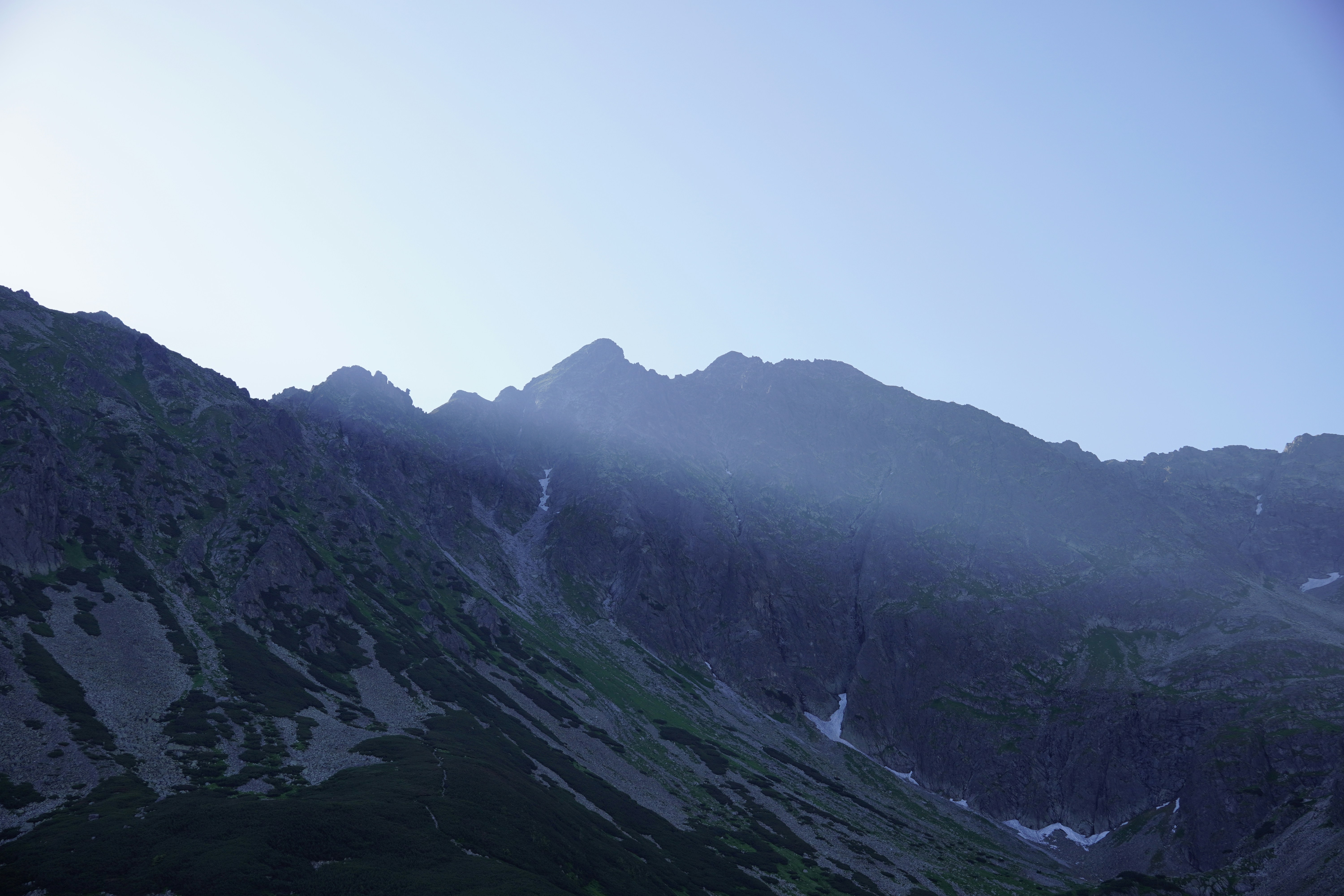 Mountains Dramatic Sun Rays Pierce Through Dark Mountain Ridges. 4K Wallpaper #3582