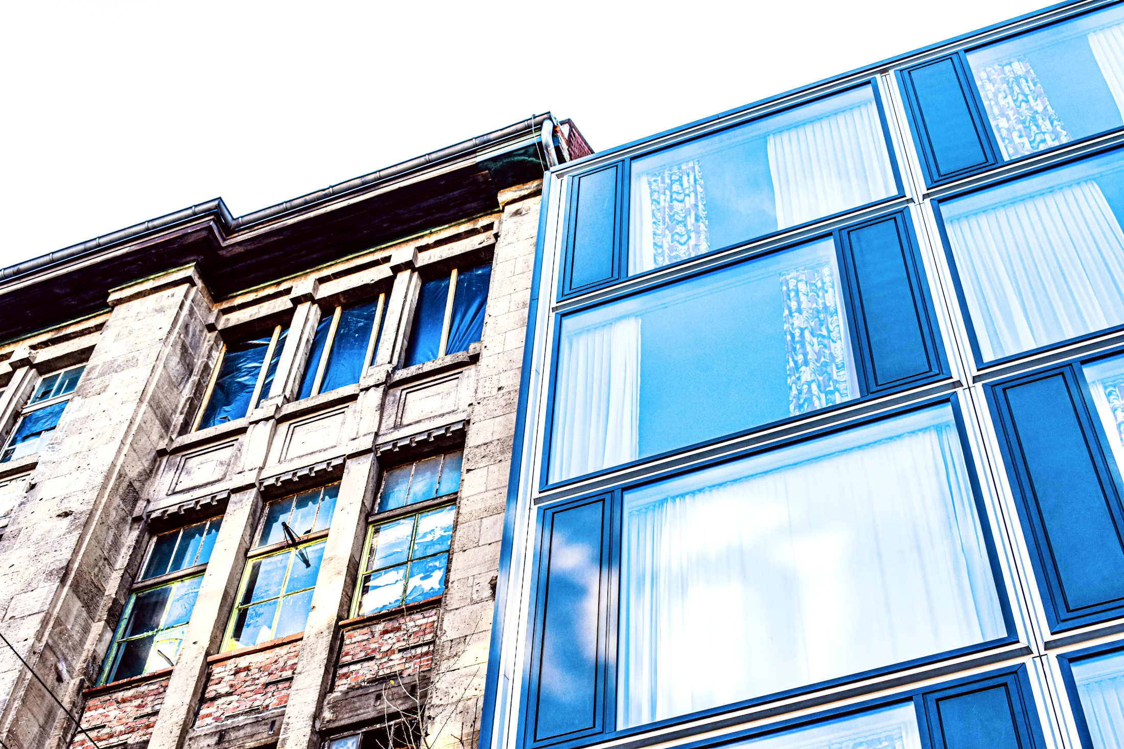 Bestehende und modernisierte Architektur in Berlin