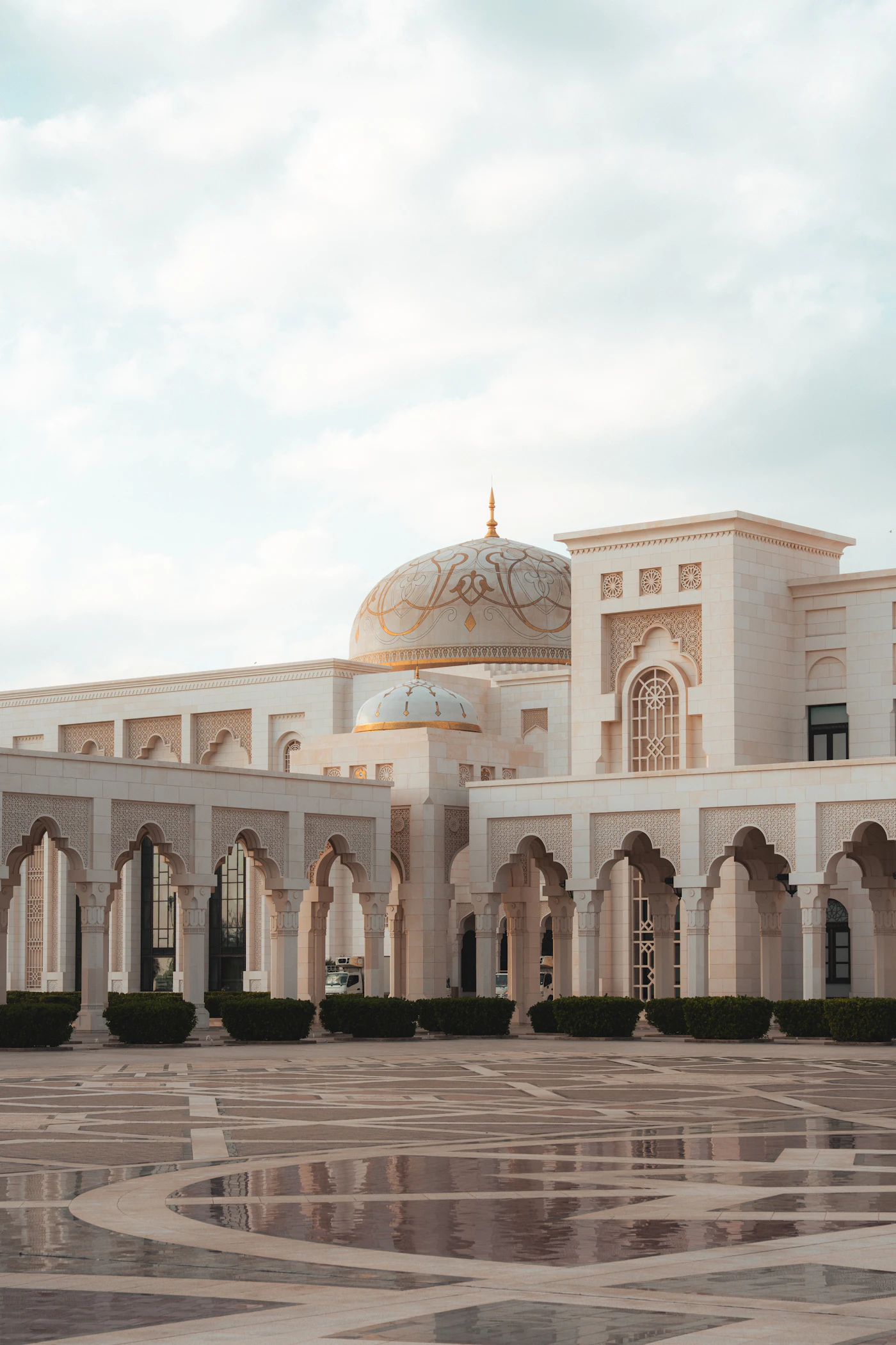Kuppel und Innenhof von Qasr Al Watan in Abu Dhabi