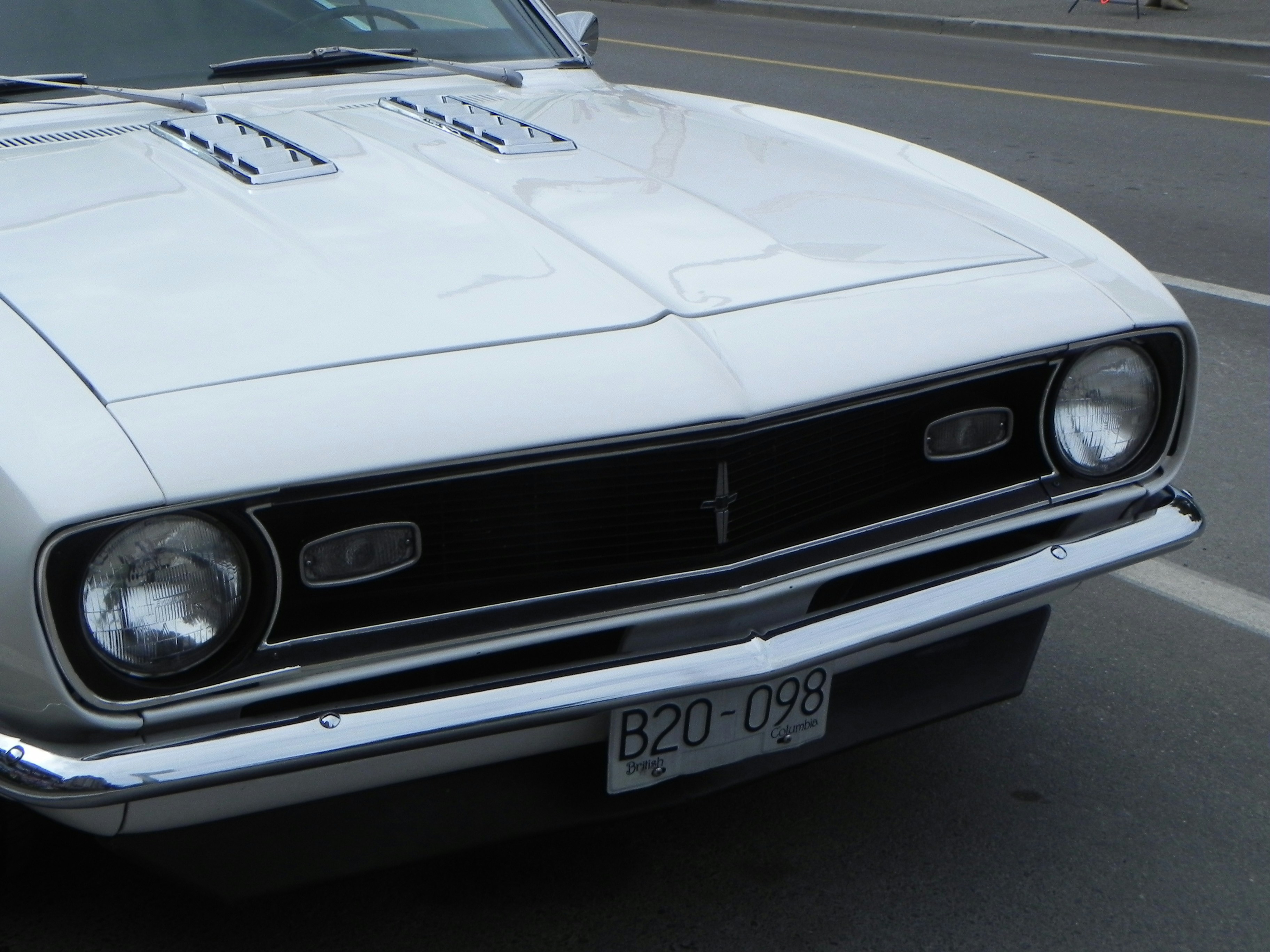 Cars Front View Of A Classic White Chevrolet Camaro. Full HD Wallpaper #3293