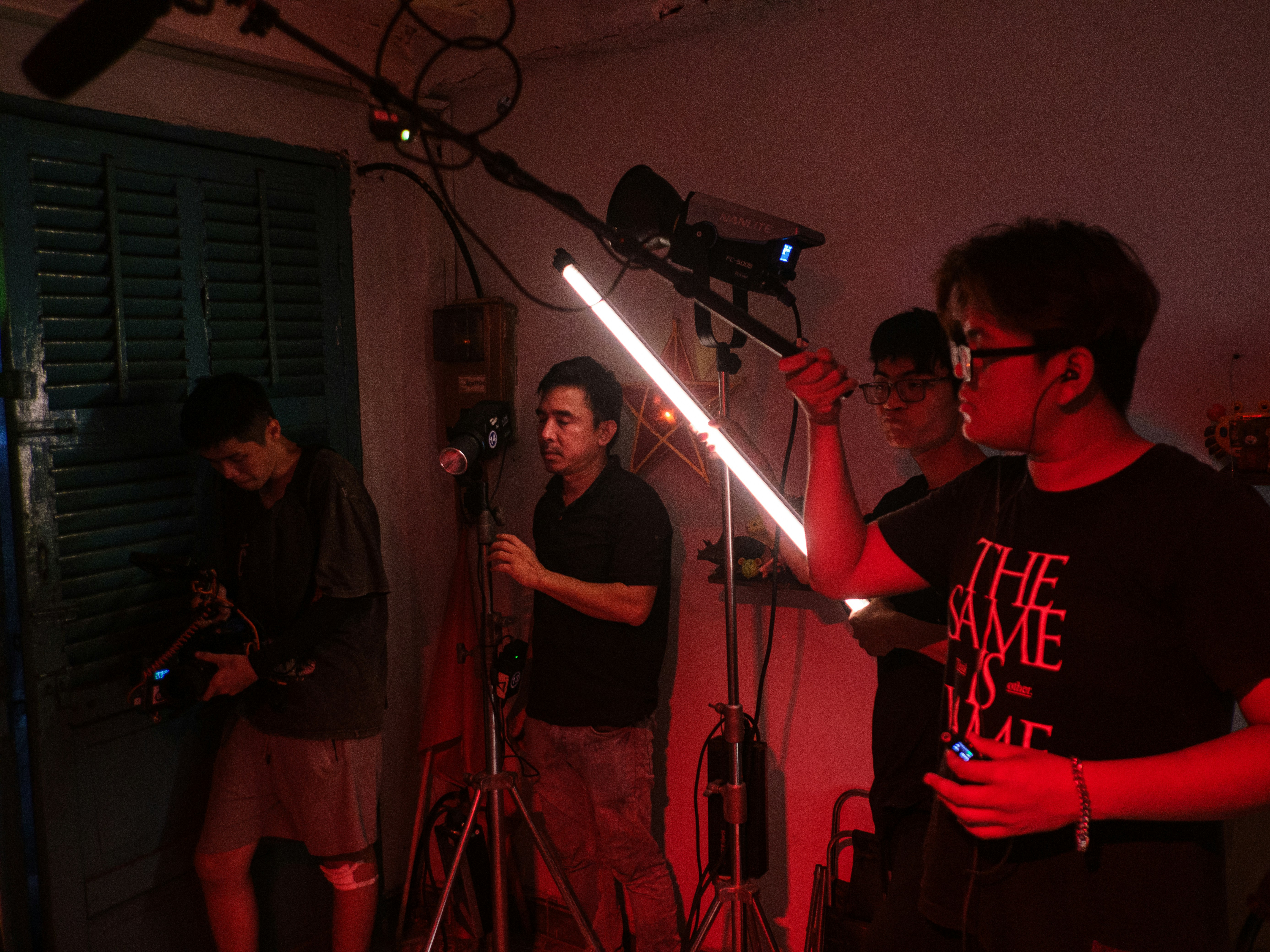 Produktionsstudio mit Technikteam