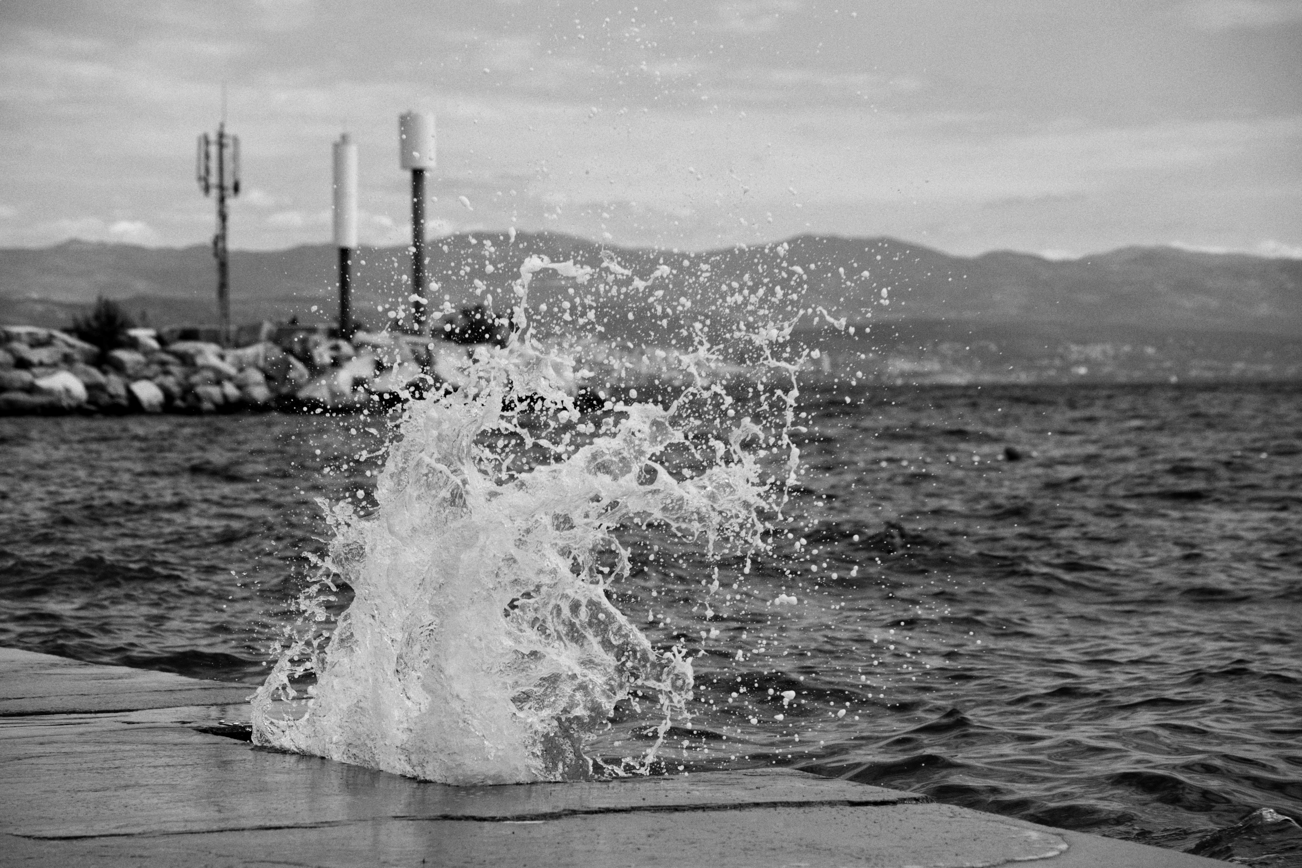 Ocean Dynamic Water Splash On A Pier, Black And White. 4K Wallpaper #3600