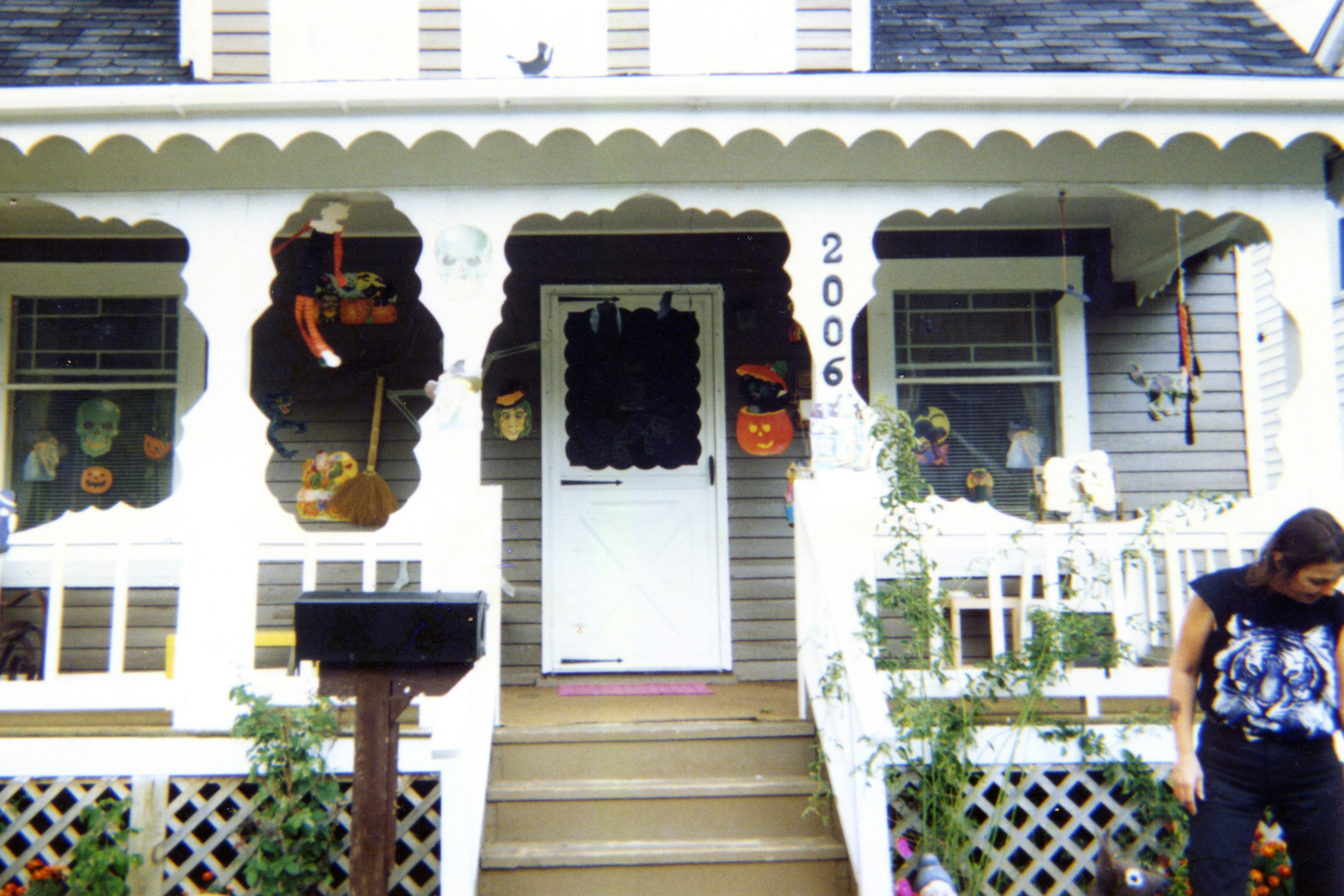 A house decorated for halloween.