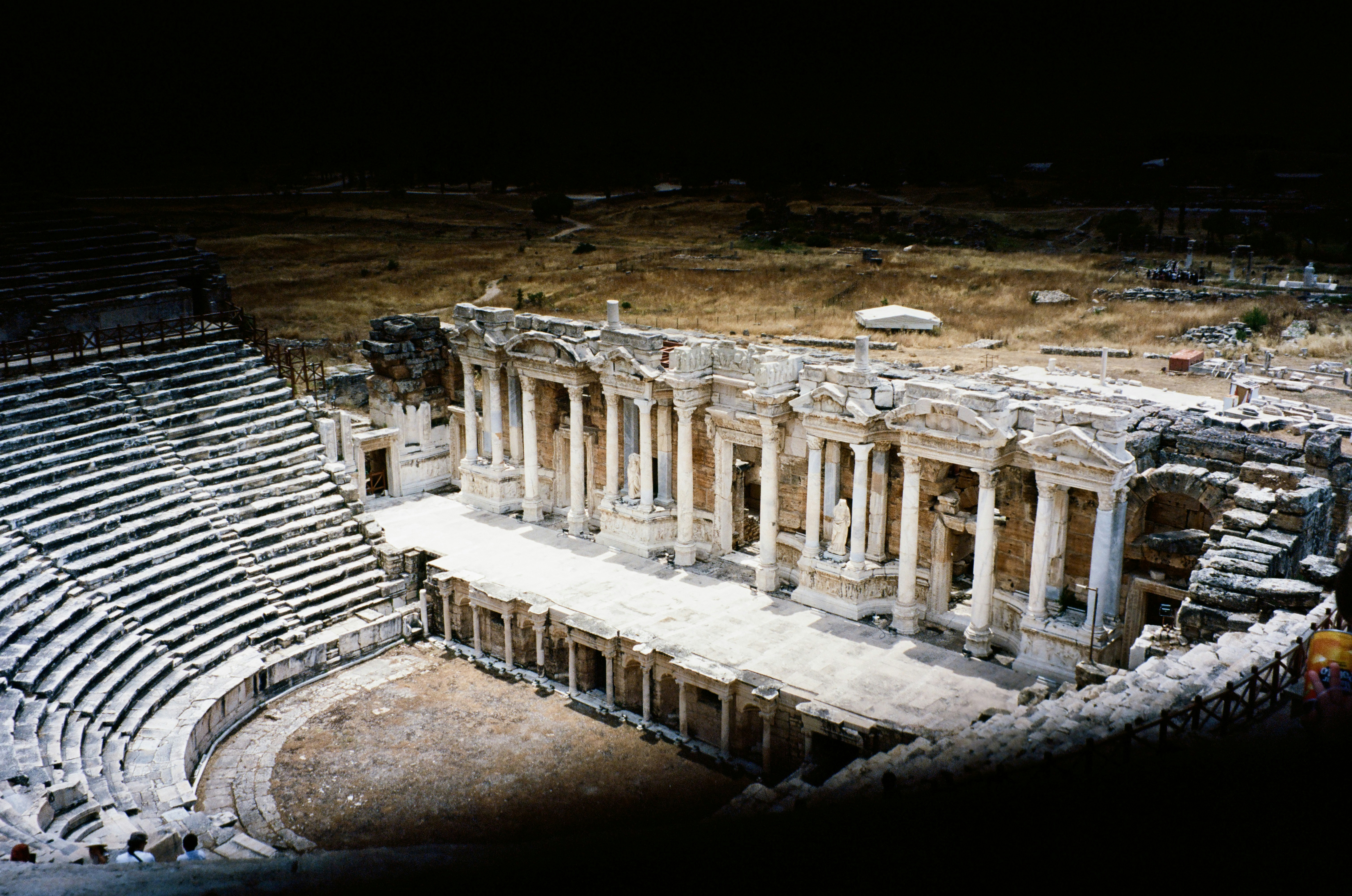 El teatro y la sensación de que alguien podría aparecer – Pamukkale y Hierápolis