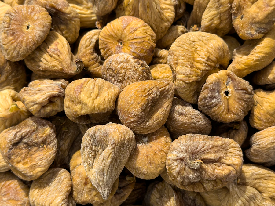 Whole dried figs piled close