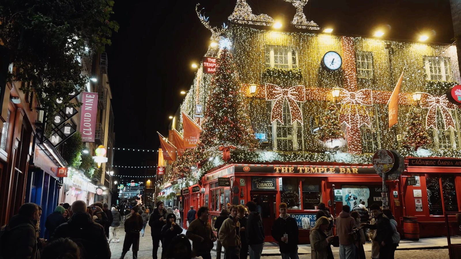 Temple Bar in Dublin lit up for Christmas – Christmas retail displays Ireland