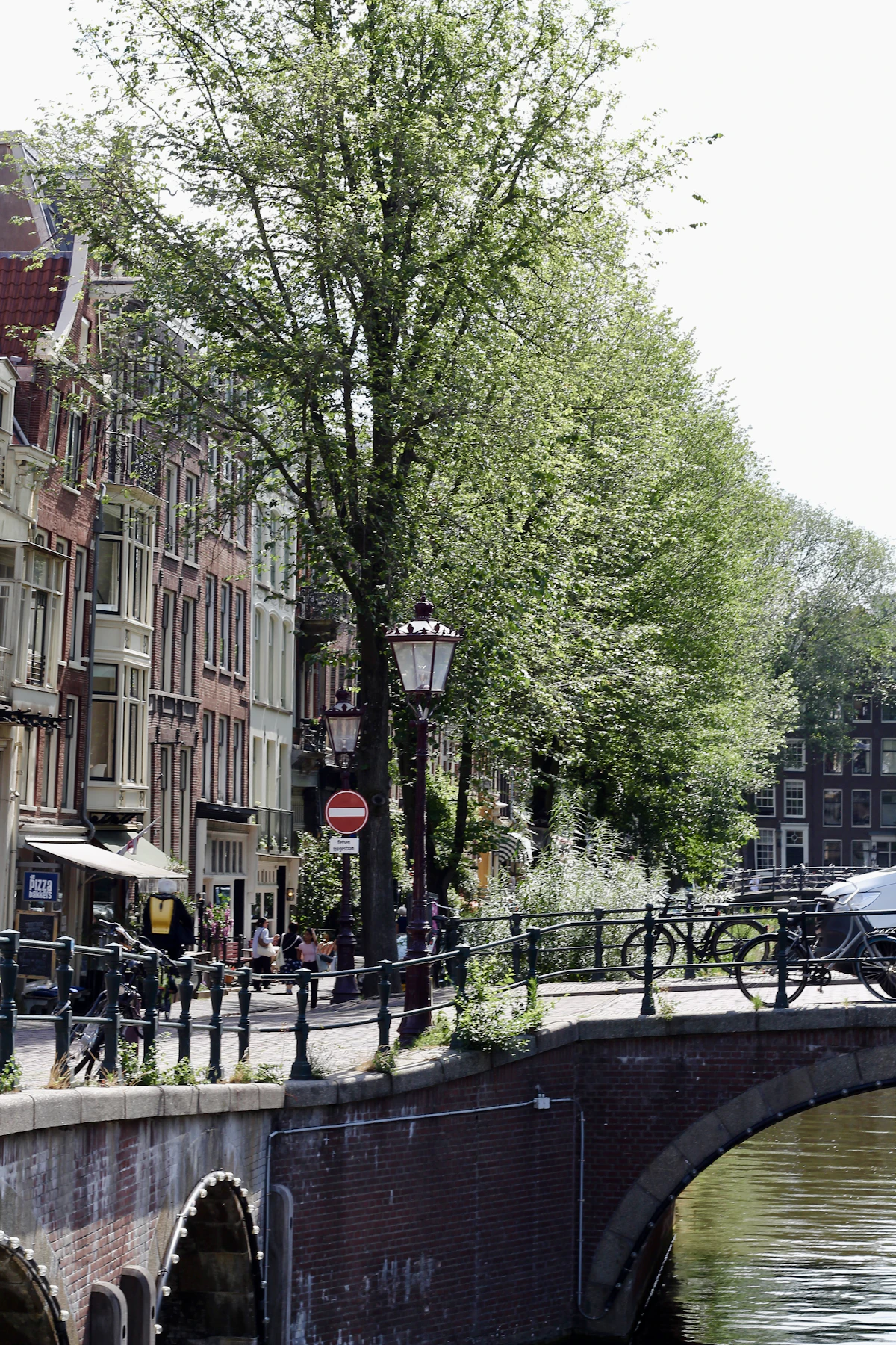 Gracht met met groen