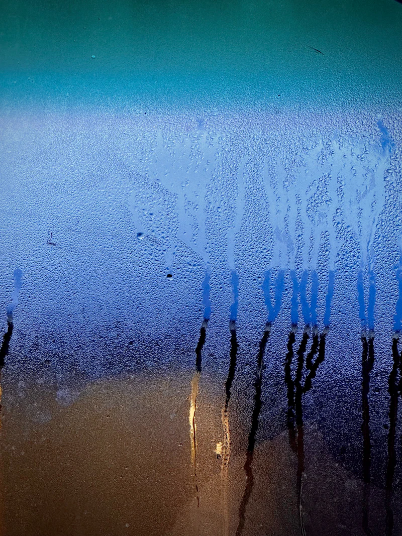 Condensación en el cristal de una ventana