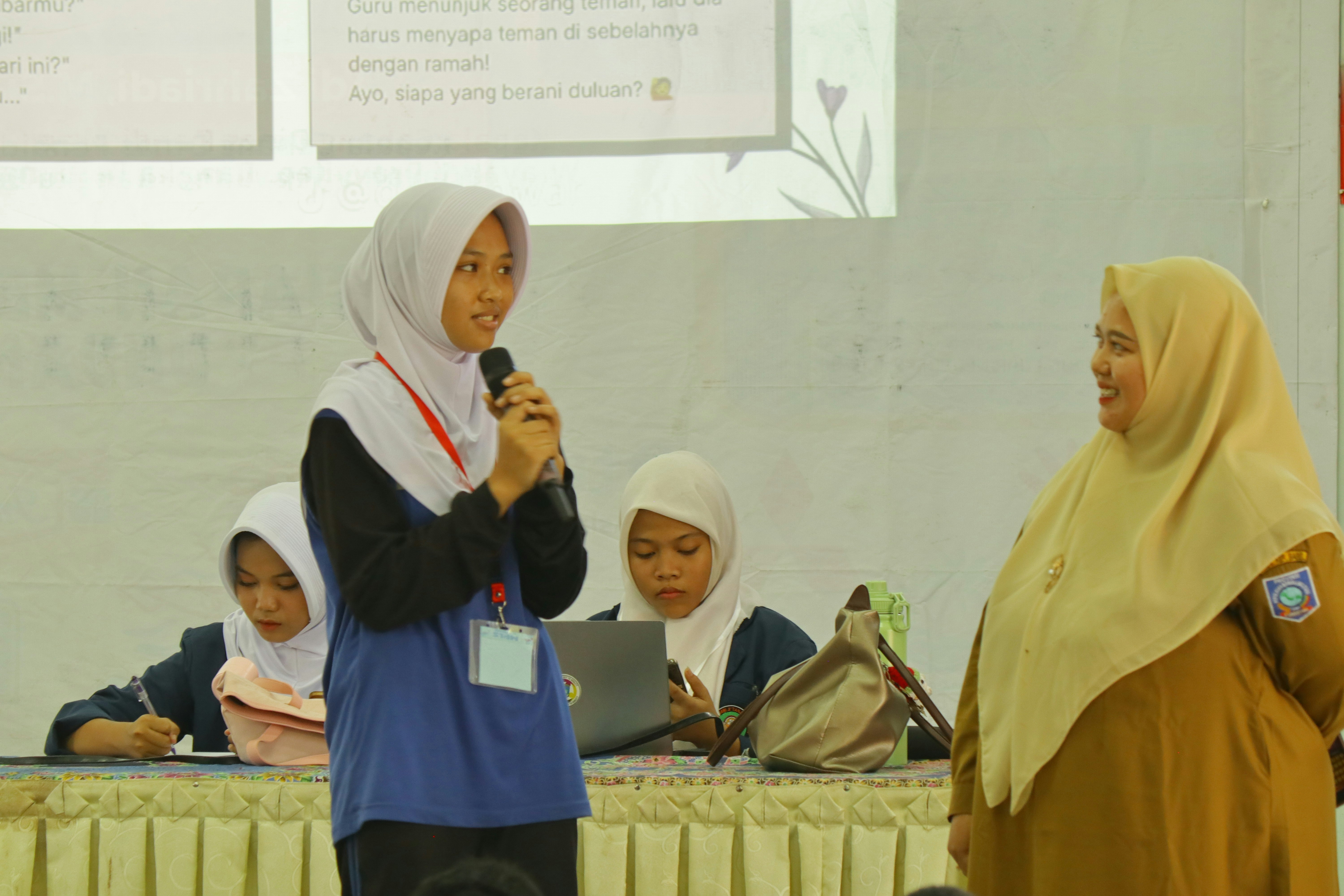 Hand Them the Mic: Lessons From Districts Where Students Run the EdTech Show