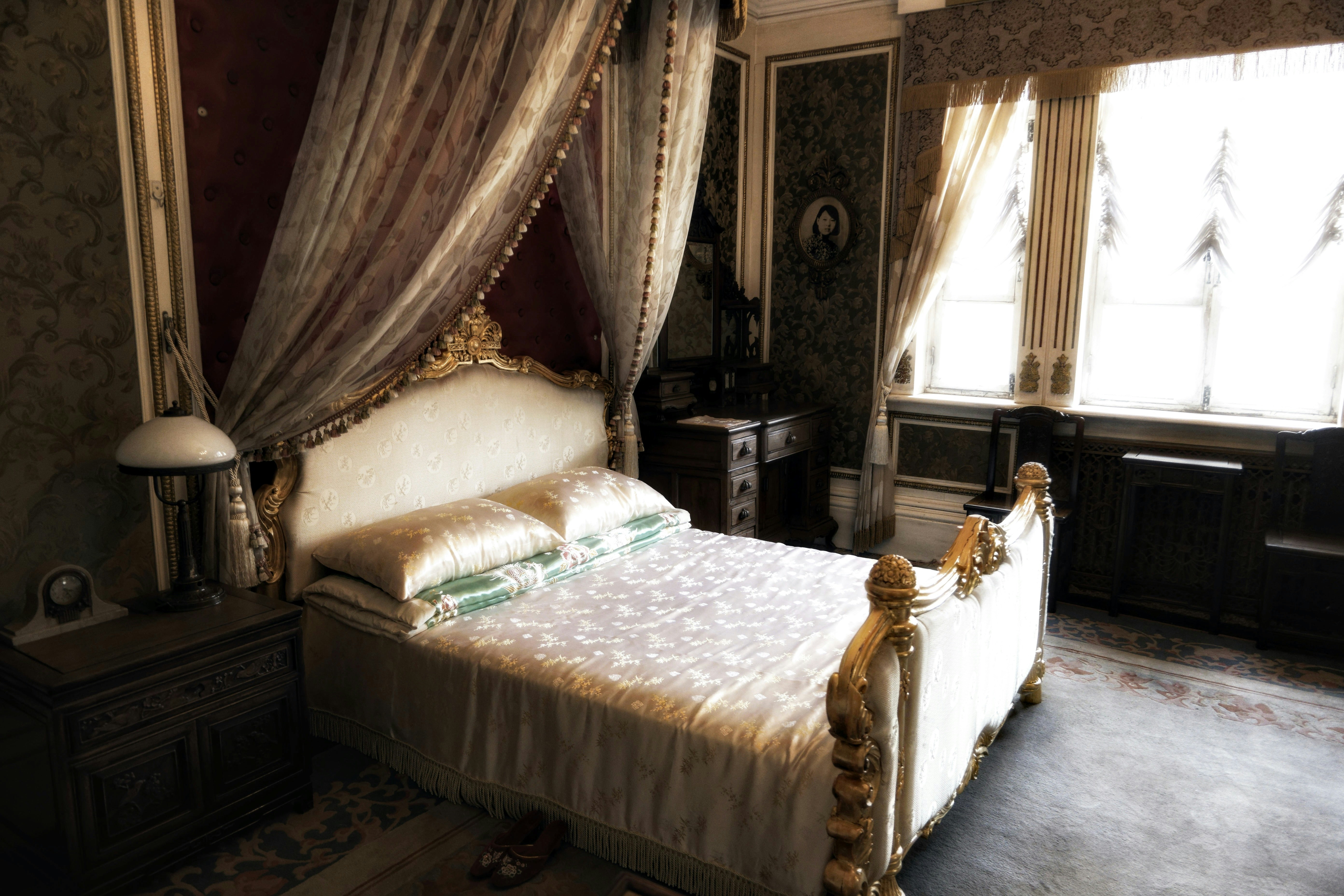 vintage romantic bedroom wallpaper, wallpaper, Shabby Chic Master Bedroom DIY Makeover: The Ultimate Guide 3