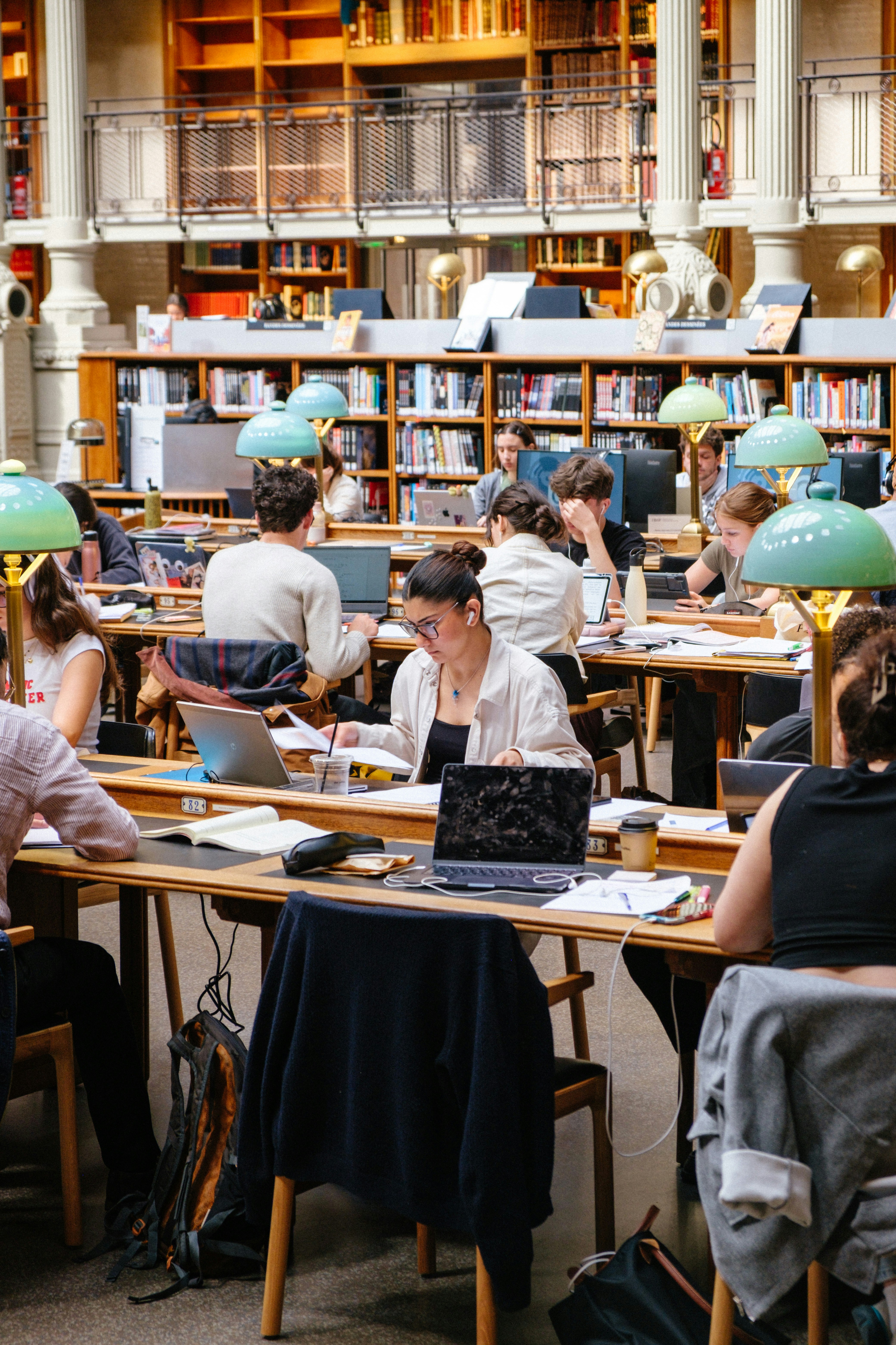 University college students learning with technology devices