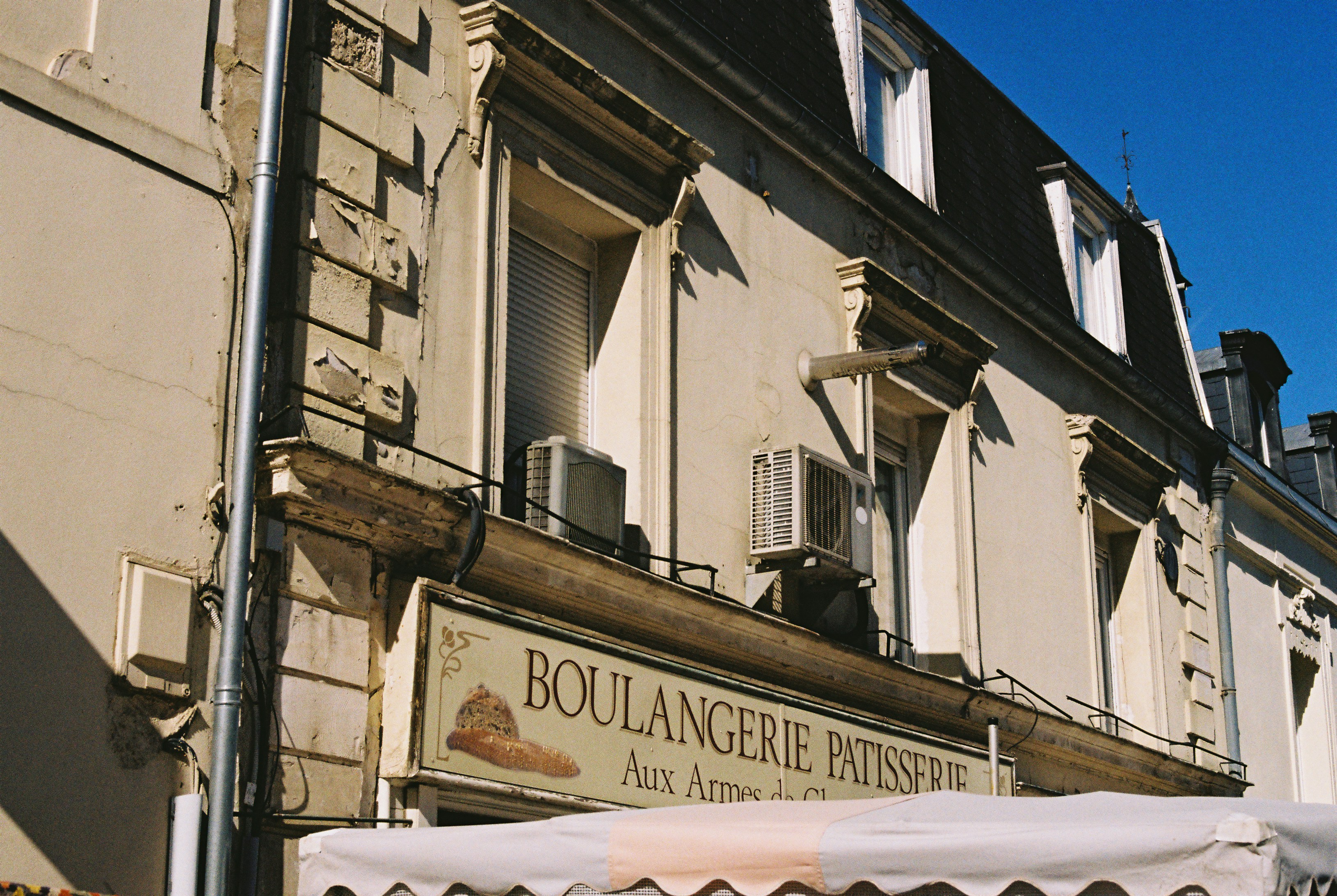 12 mois de retard et des locataires qui ne bougent pas