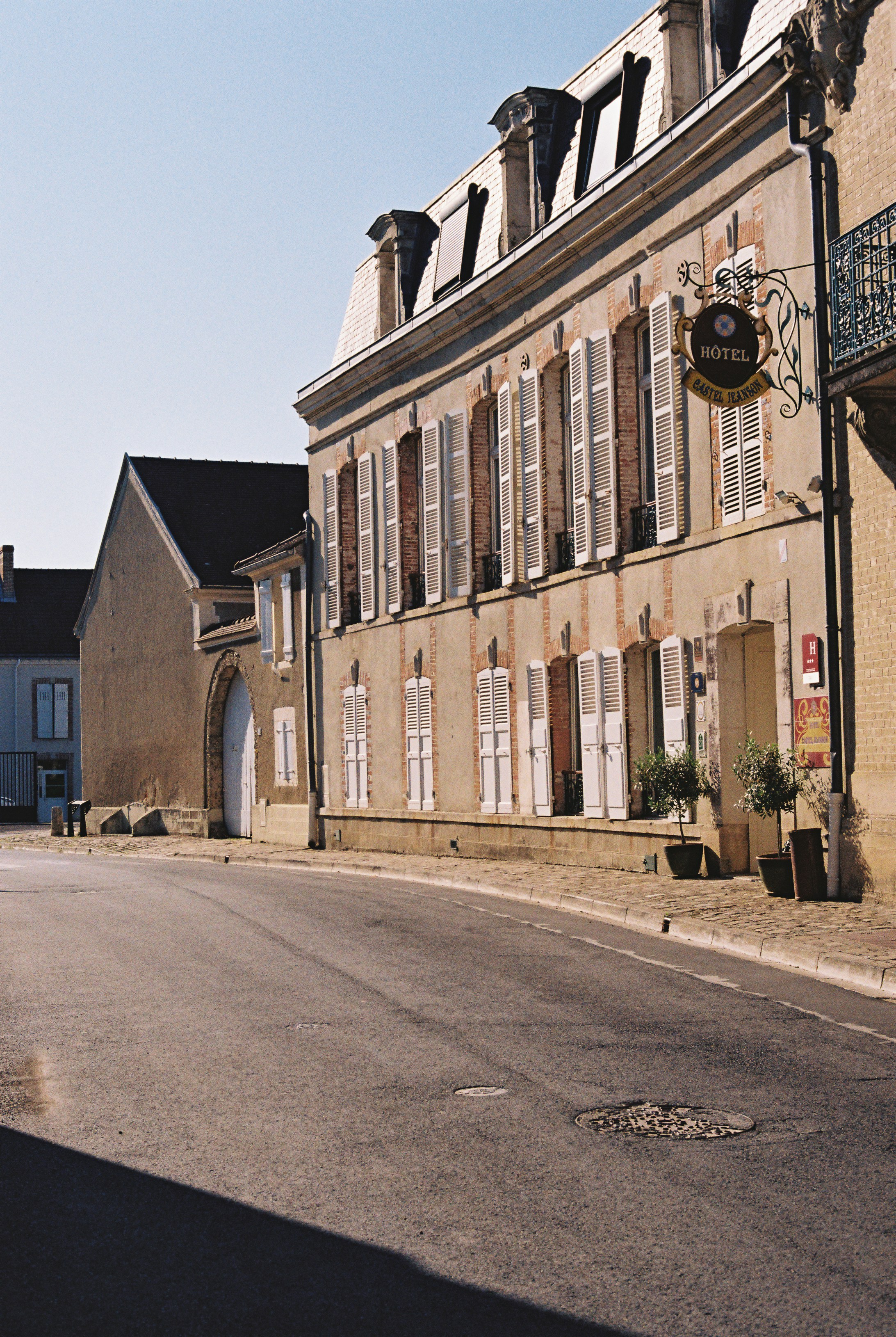 Hôtel-Restaurant Écu de France — Mauriac