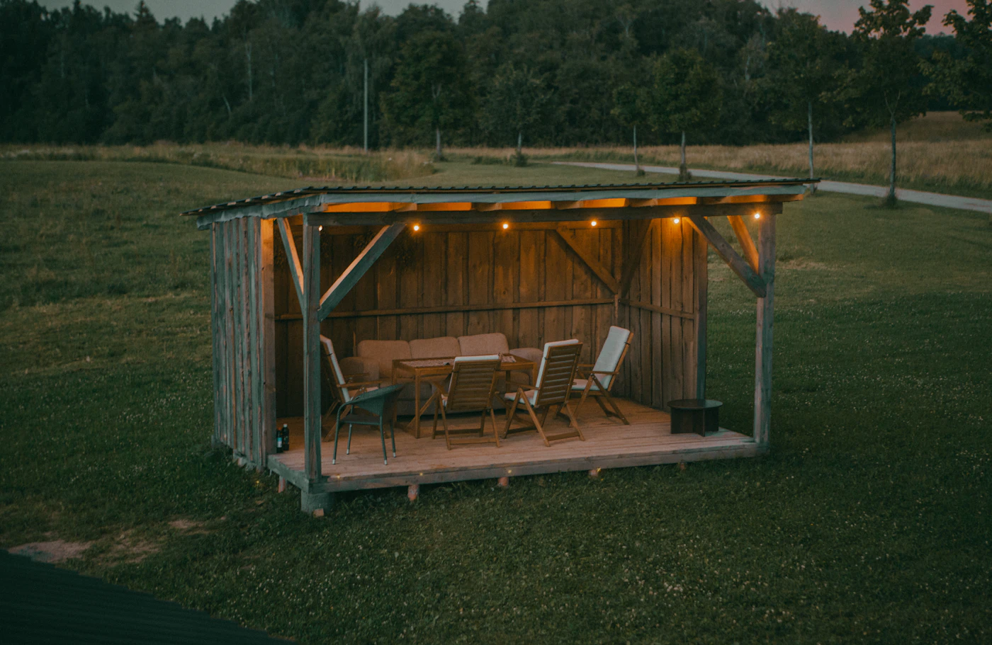 Chez les Lavoie — pergola en cèdre, éclairage sur gradateur