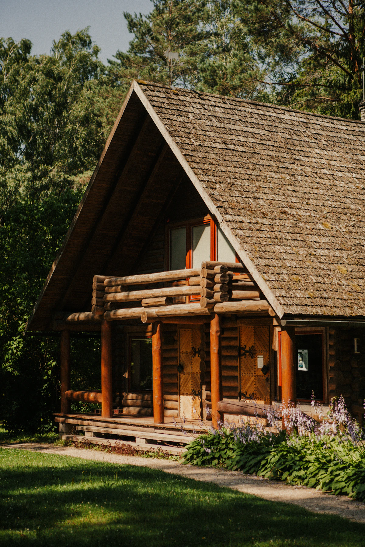 Fresh warm log cabin finish