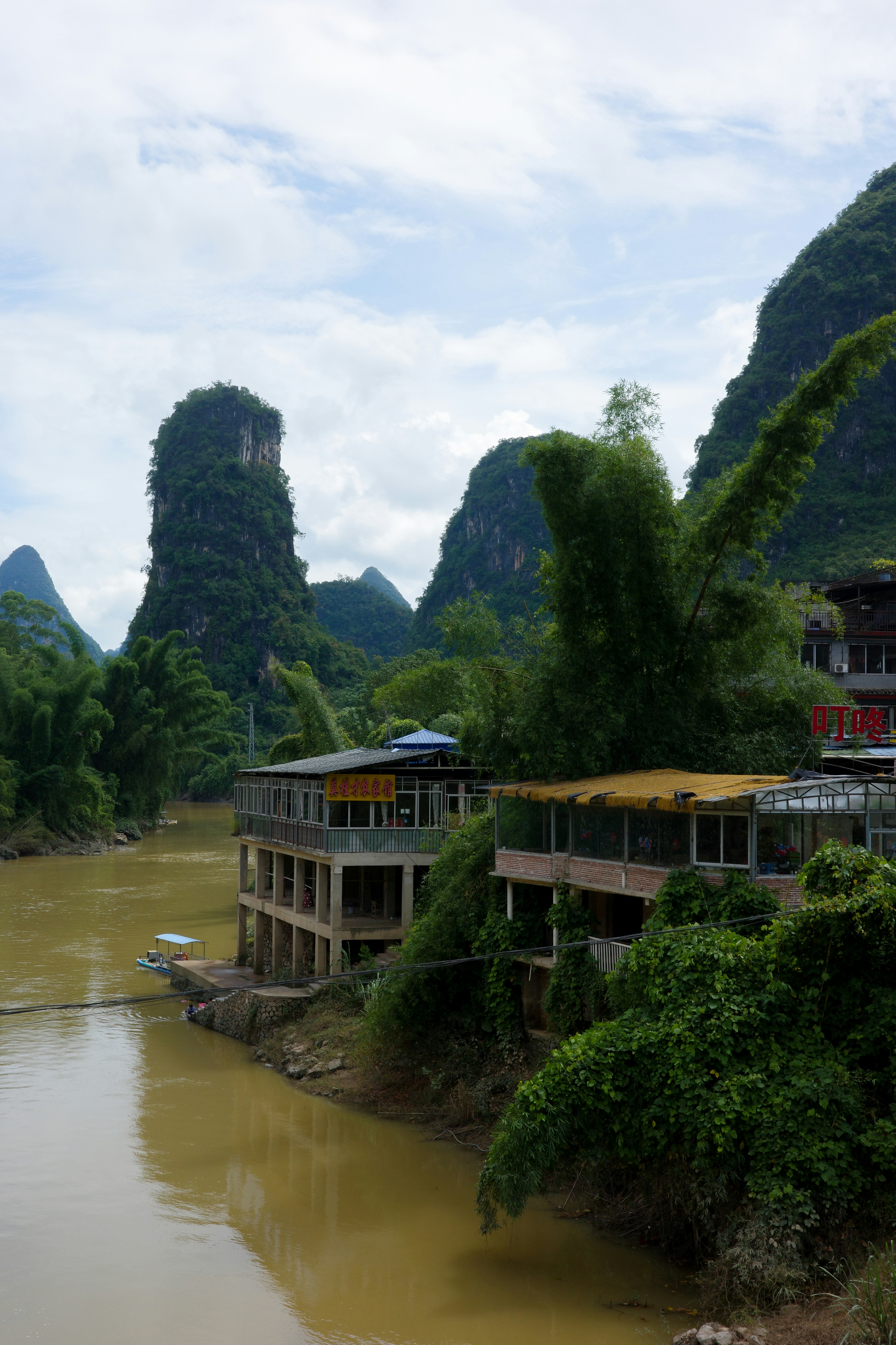 The Li River by Bamboo Raft vs. Cruise — What Each Gives Your Lens