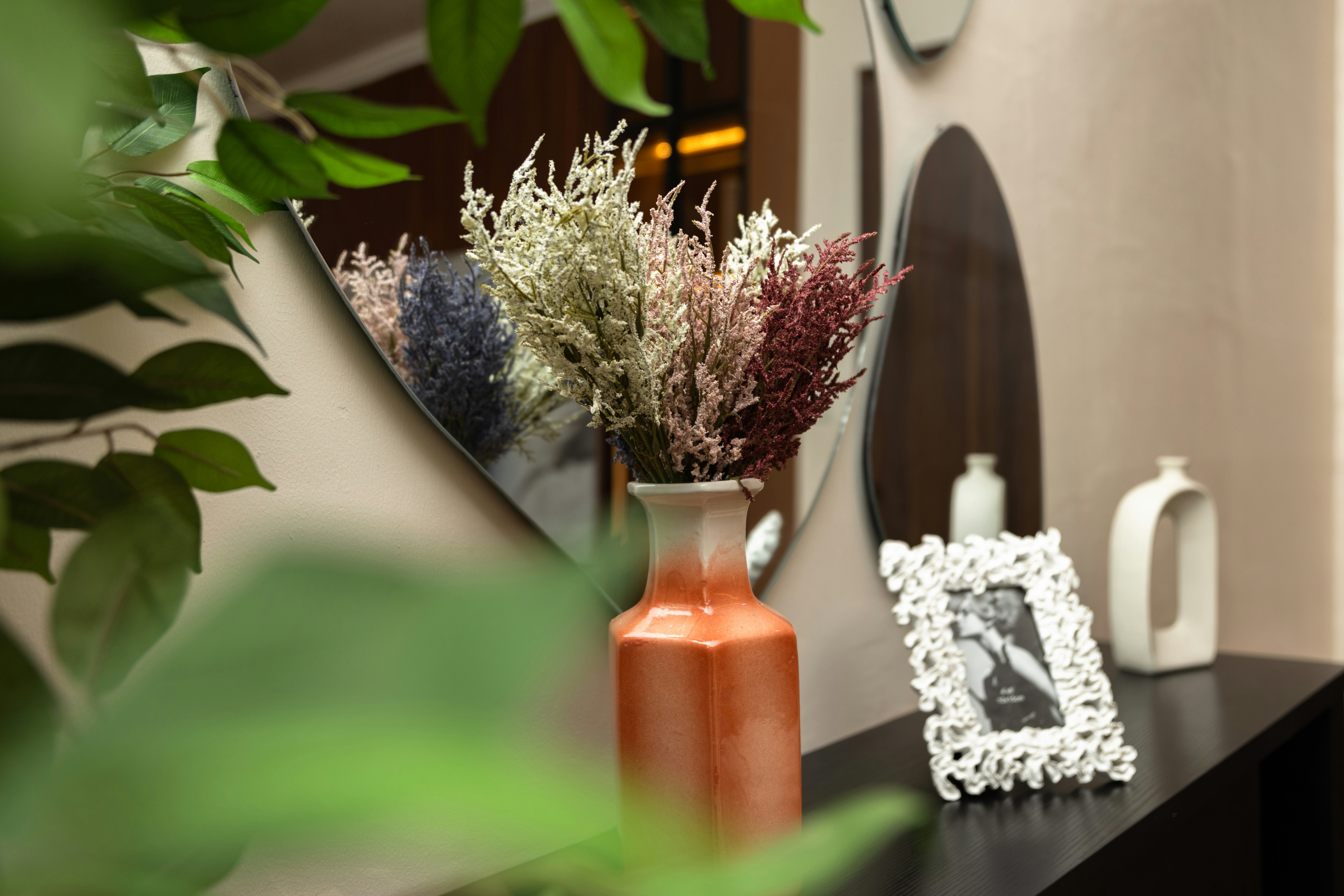 New Home Luxury: Choosing Housewarming Flowers