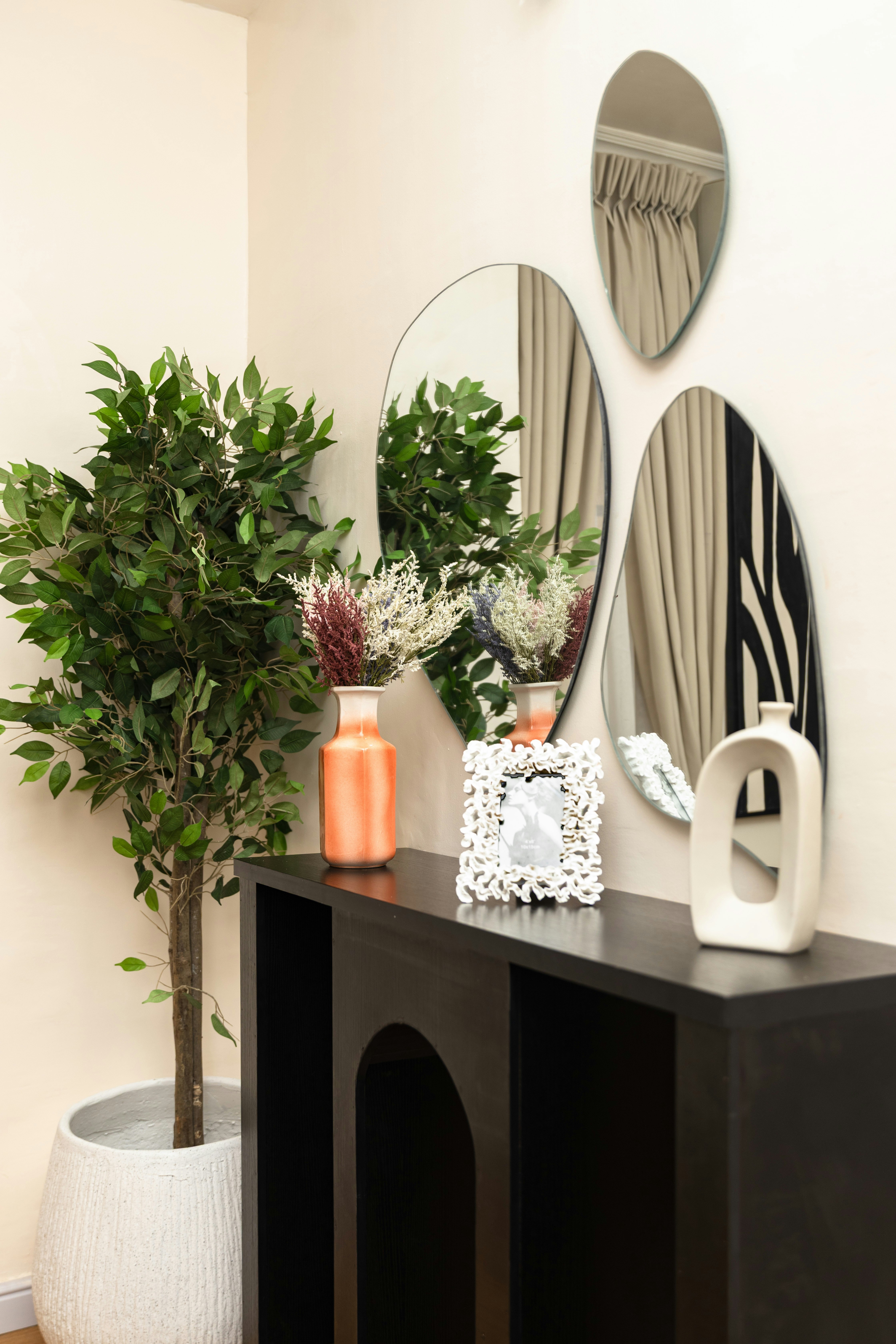 minimalist entryway console decor, wallpaper, Trending Minimalist TV Stand for Entryway: Modern Ideas 5