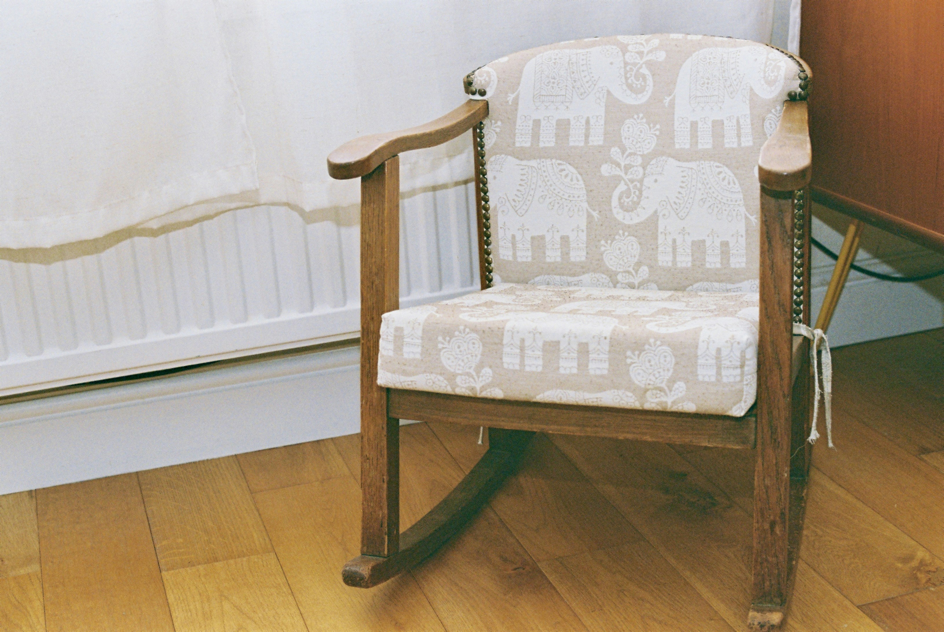 classic nursery interior, wallpaper, Traditional Nursery Organization Tips: Creating a Timeless Space 2