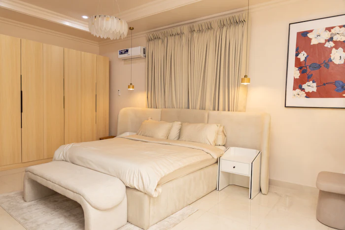 Self-contained room near campus