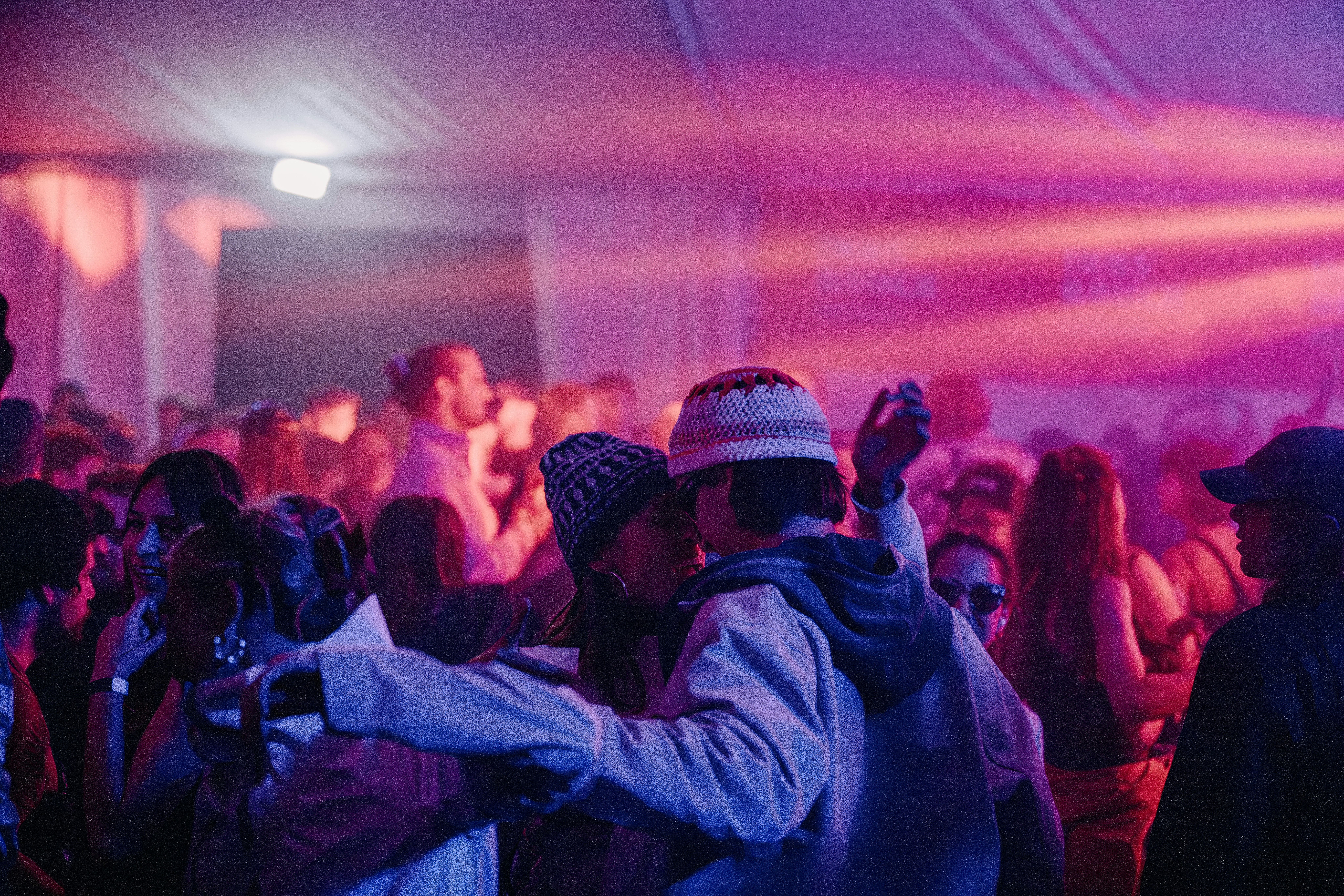 Image de Pourquoi la trance fédère : comprendre les émotions d'une nuit sur le dancefloor à Ibiza
