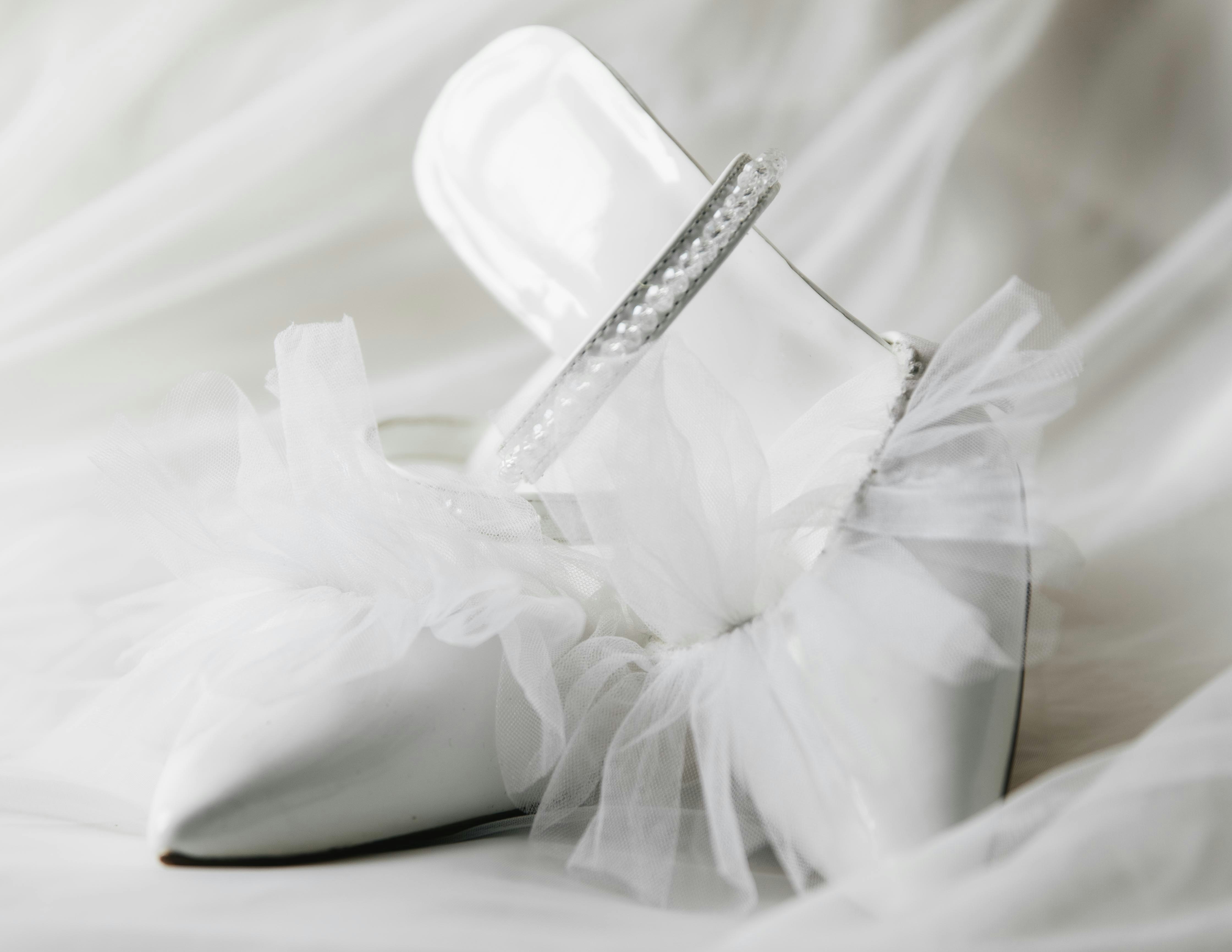elegant white pearls wallpaper, wallpaper, What to Write in a Pearl Wedding Anniversary Card: 30th Ideas 6