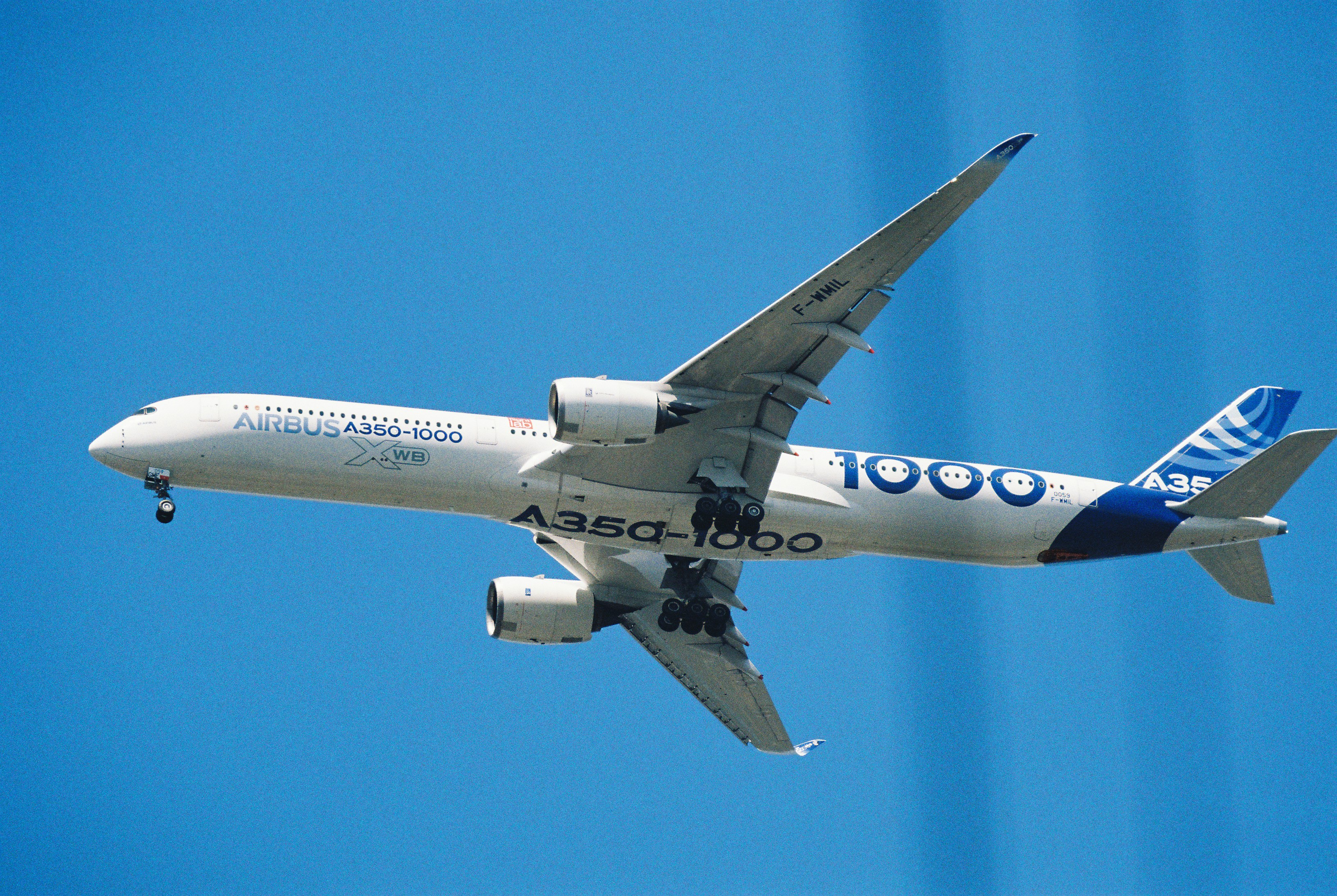 Airbus a350-1000 aircraft with landing gear extended