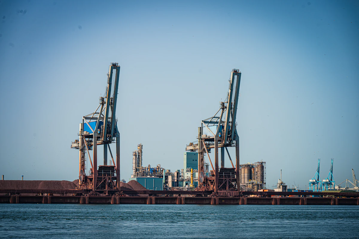 Macarale într-un port — fotografie ilustrativă