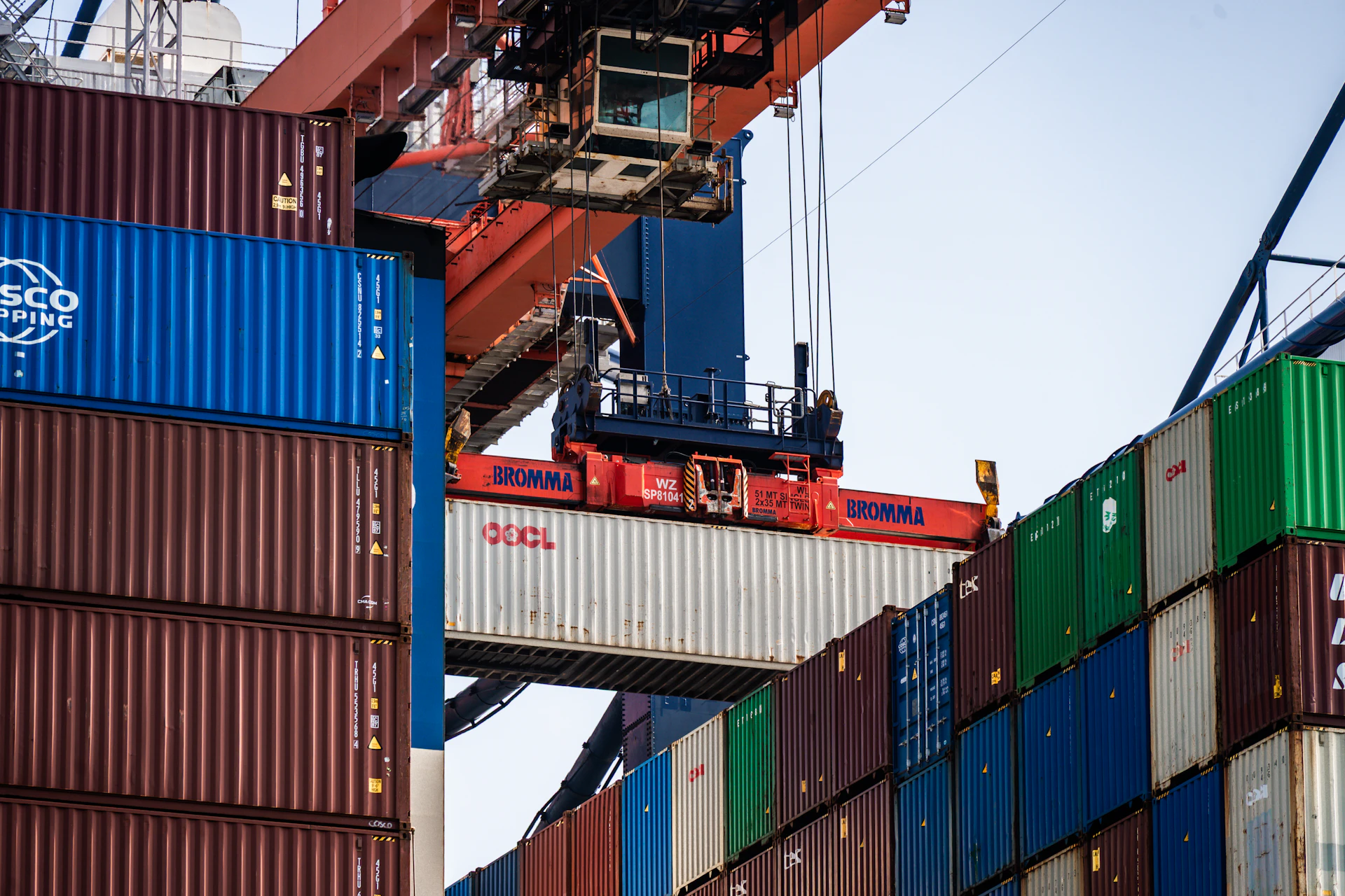 Chargement de conteneurs pour fret maritime