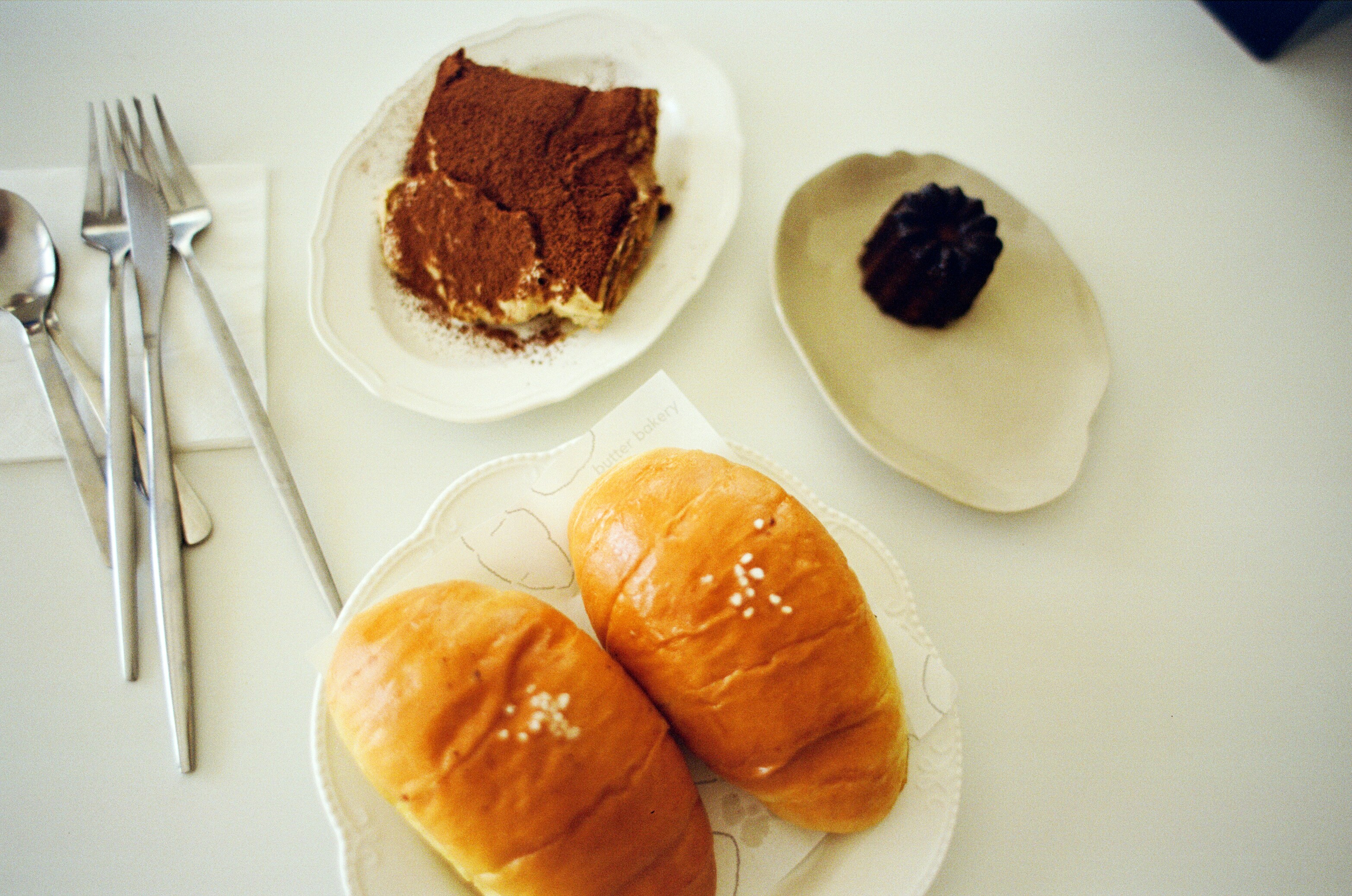 Tiramisu with bread rolls and jam