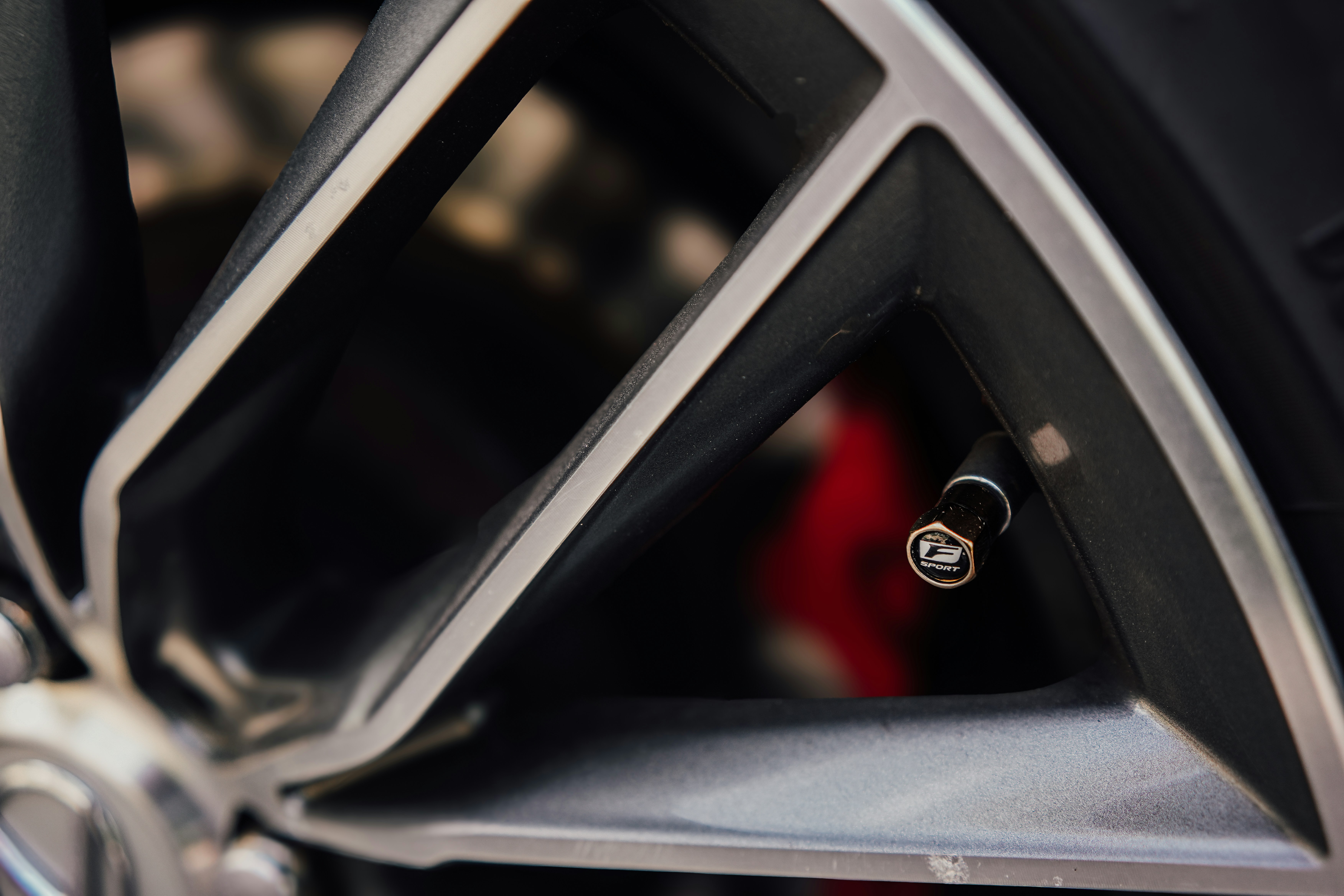 luxury car wheel detail, wallpaper, Rolls-Royce Hybrid Car Tires 2026: The Ultimate Selection Guide 2