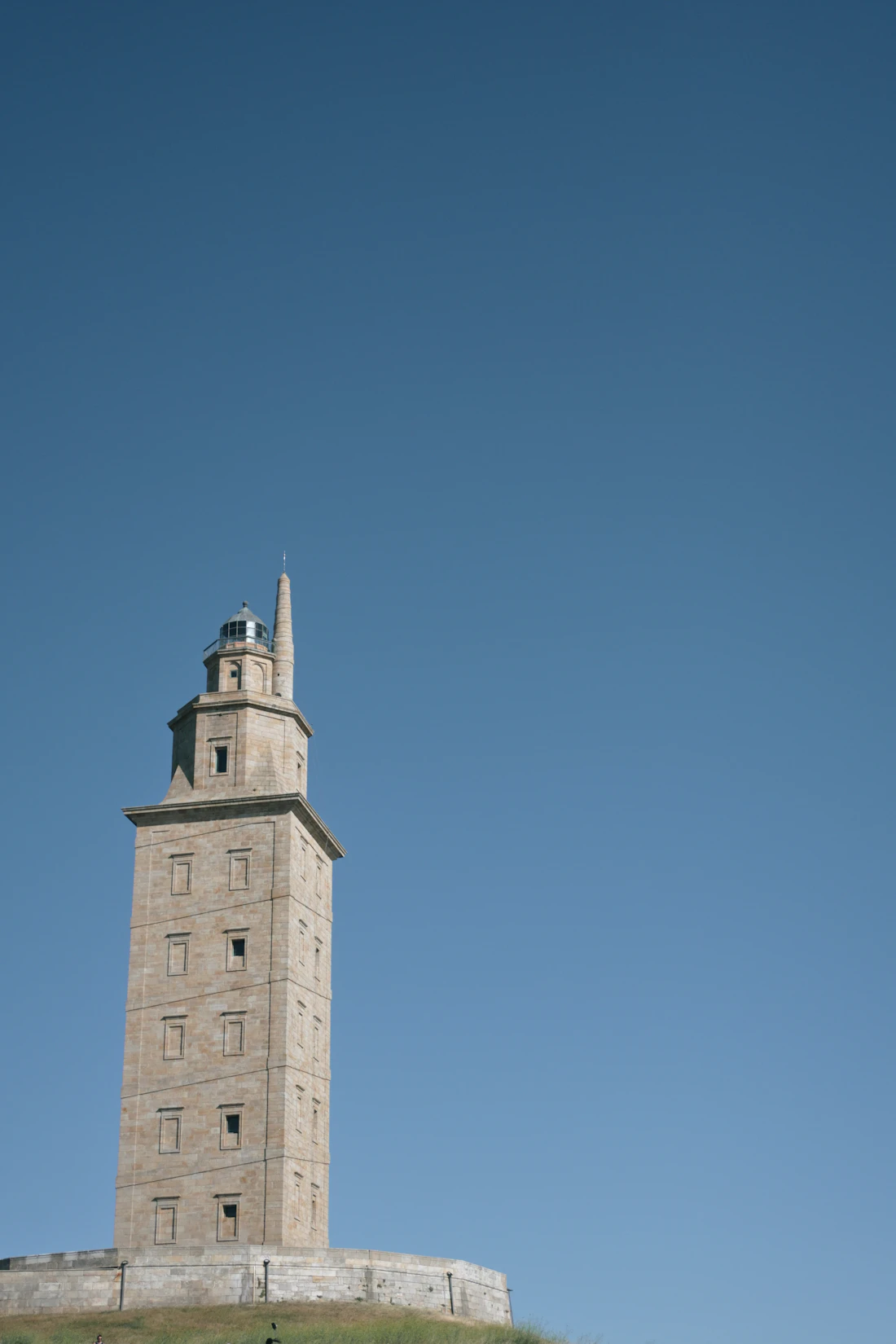 Tour d’Hercule sous un ciel bleu à La Corogne