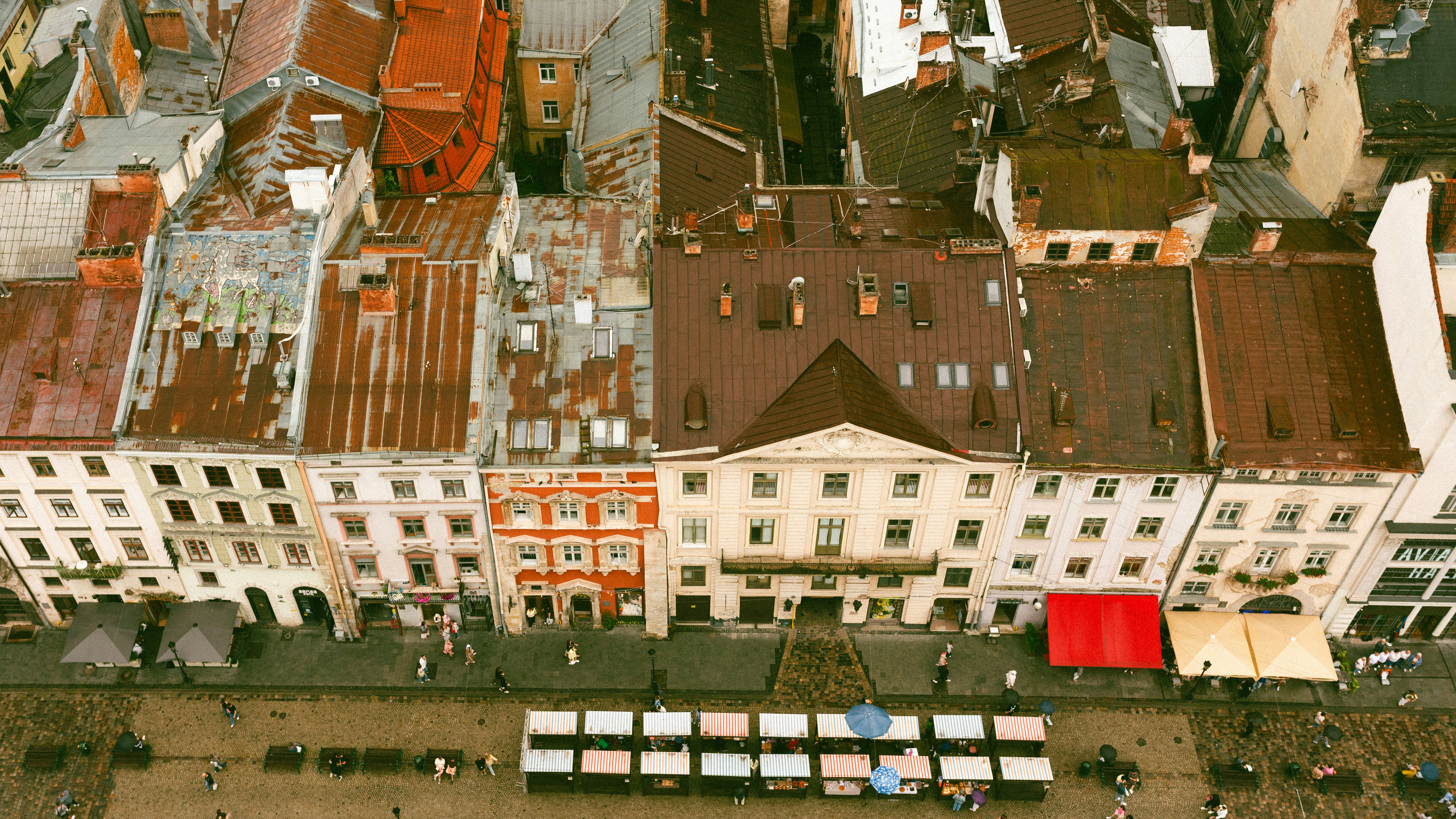Aerial view: historic city street with buildings and market