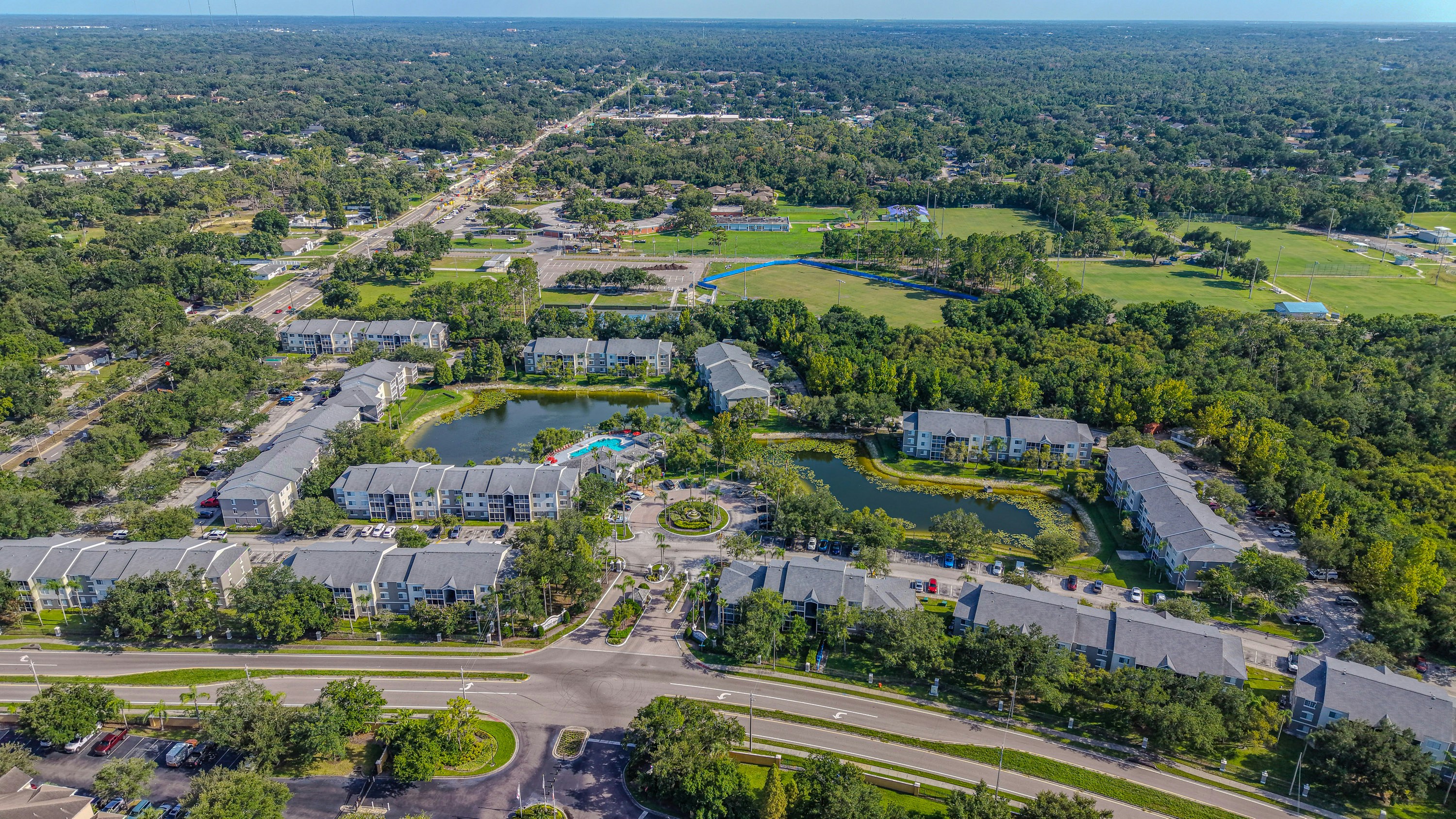 An apartment estate with ponds and green landscaping (Photo: Chris Grant / Unsplash)