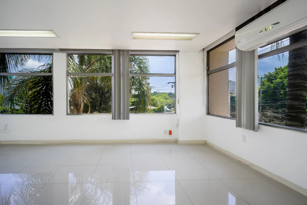 Commercial building for sale