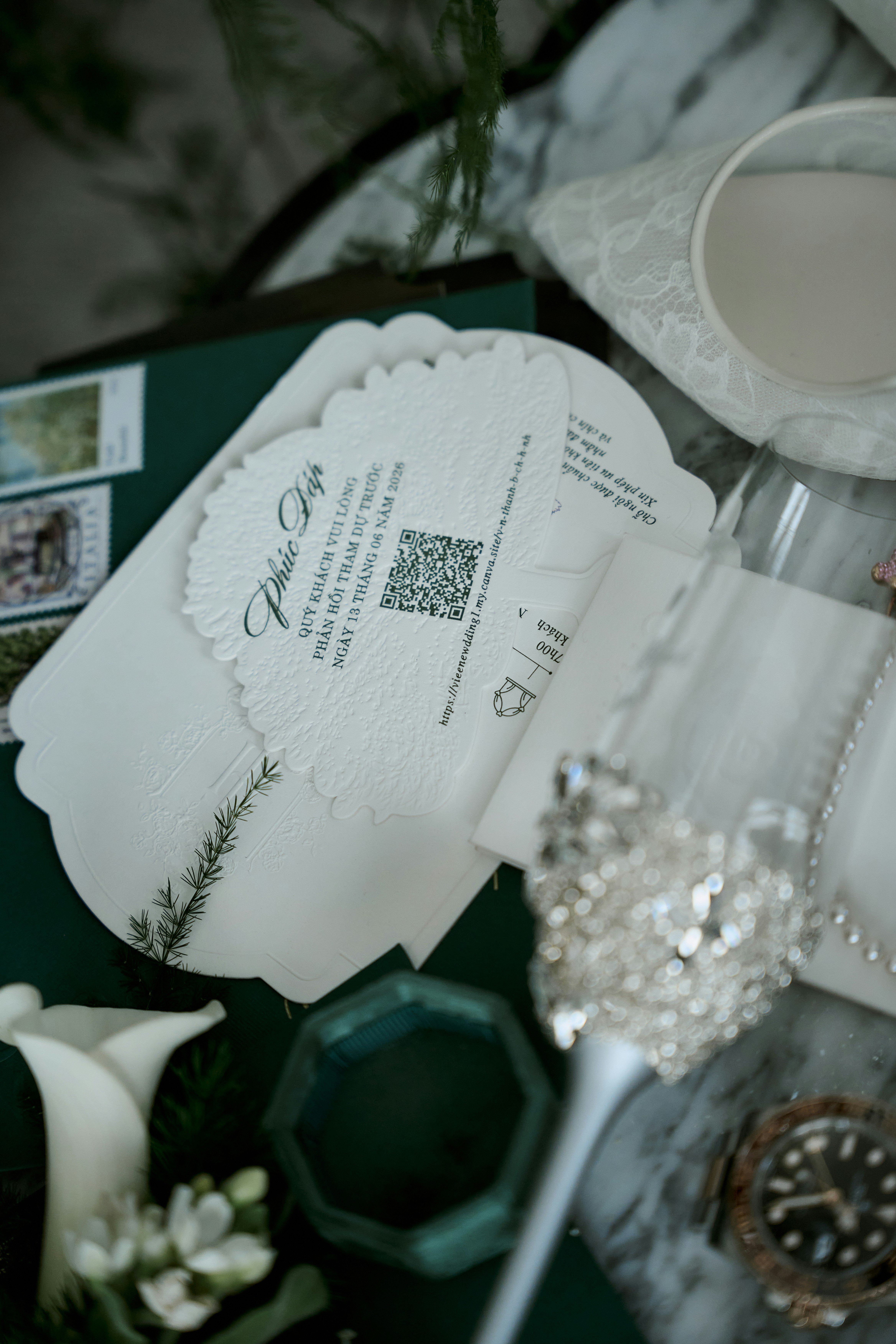 wedding card elegant stationery, wallpaper, What to Write in a Card on Wedding Day: The Ultimate Guide 4