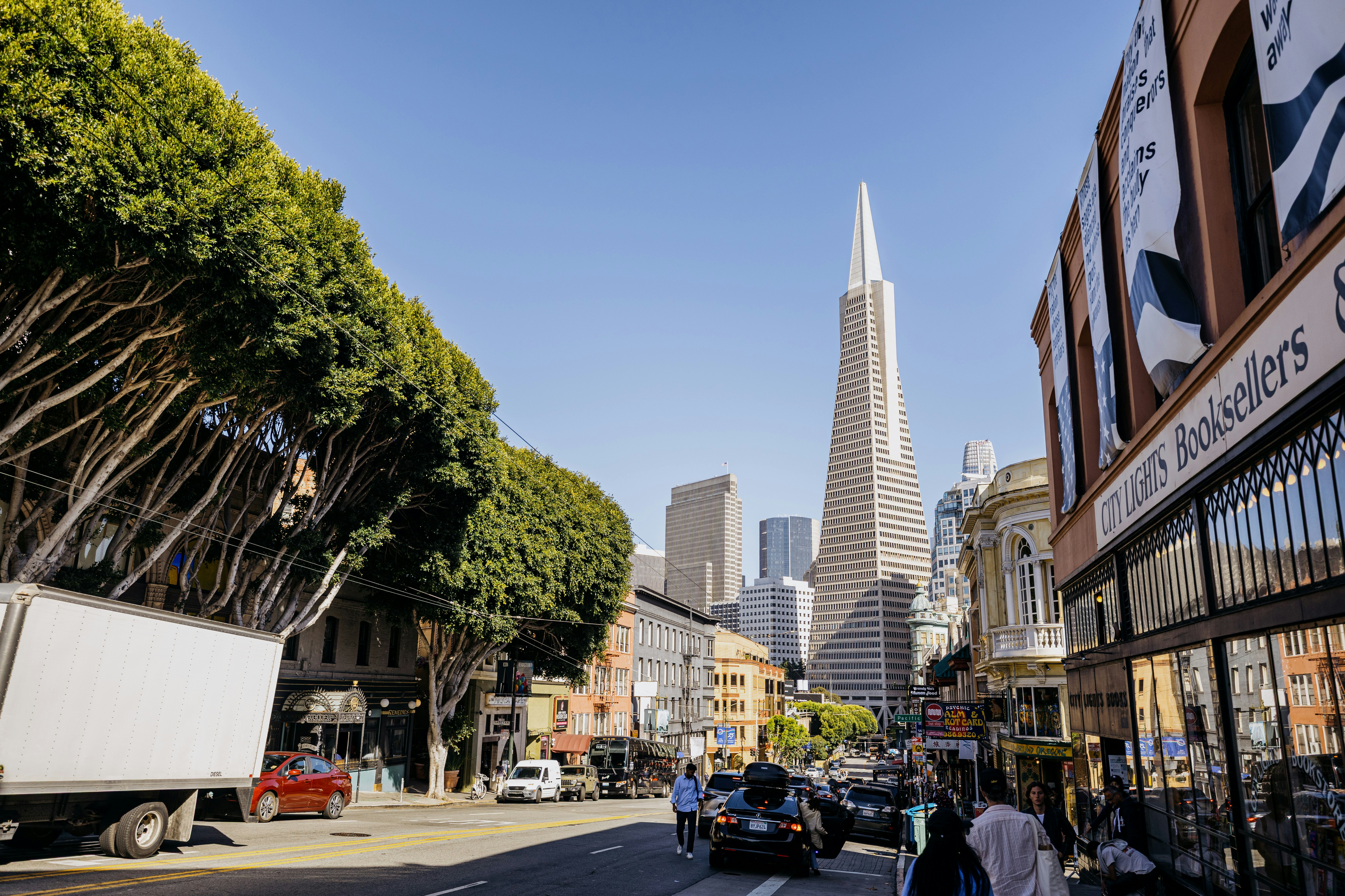 San francisco street scene with the iconic transamerica pyramid.