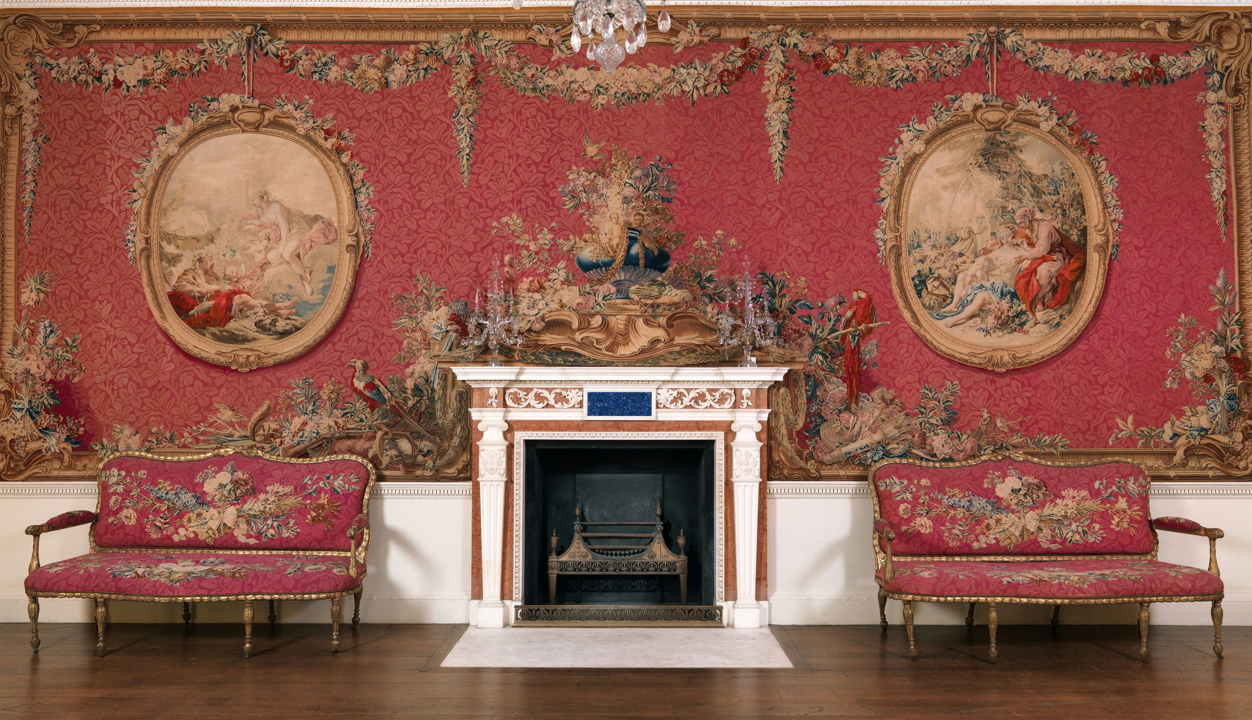Red royal settees with gold detailing in a Baroque drawing room