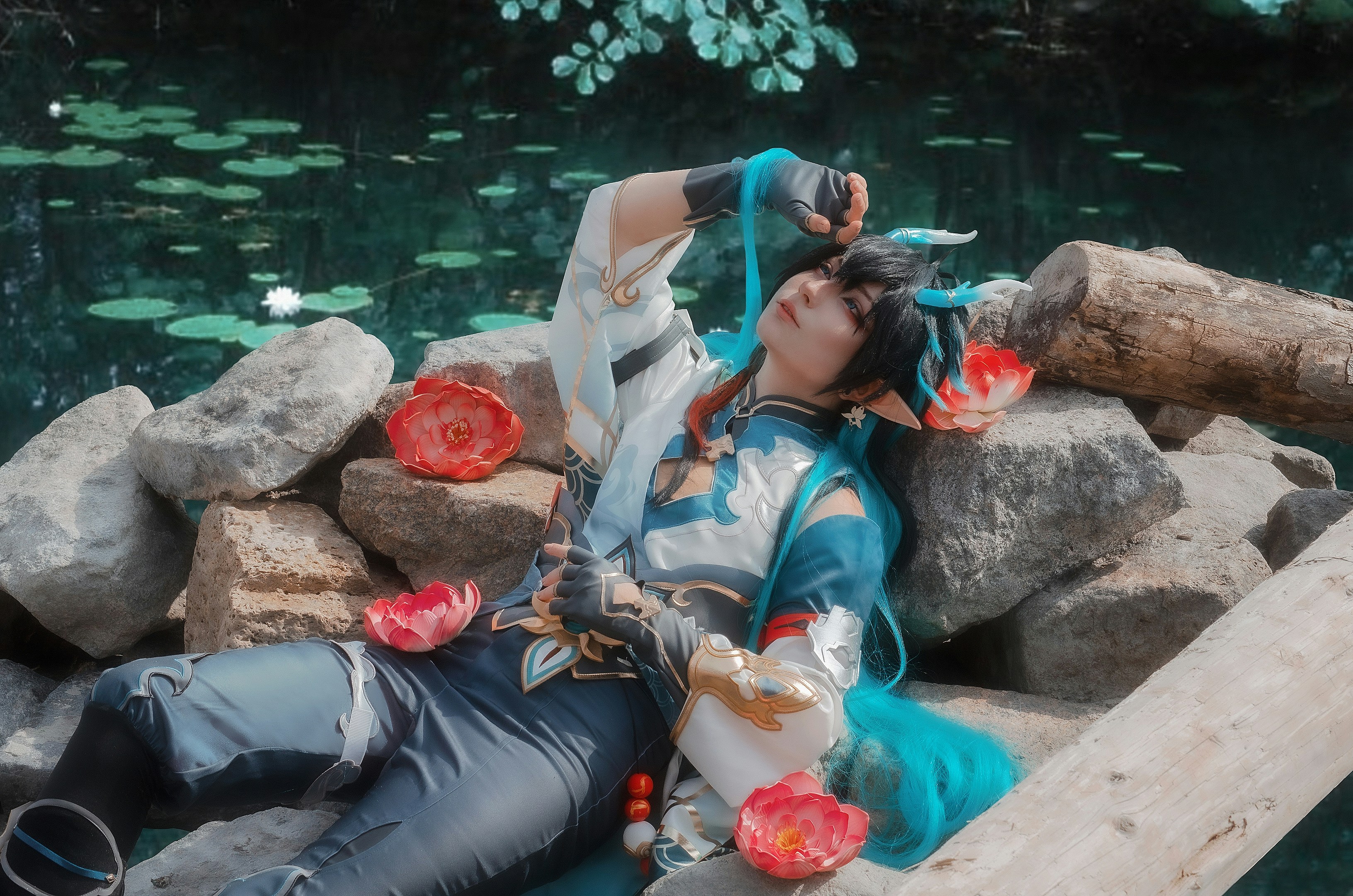 You can find more my cosplays on ig: cosplay_with_hella_hut 🩷✨
