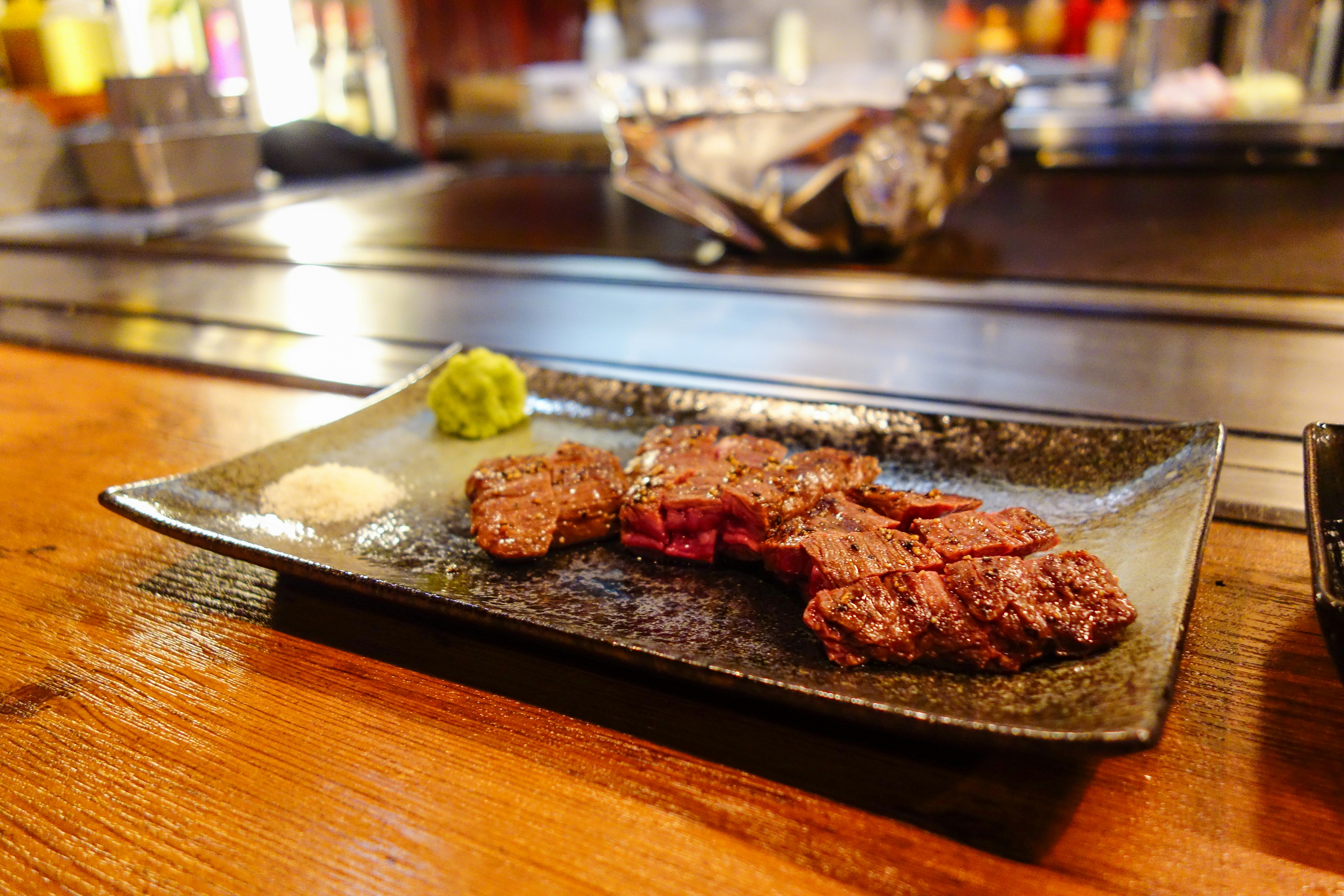 鉄板料理店で提供されるステーキのイメージ画像（境町の実景ではありません）