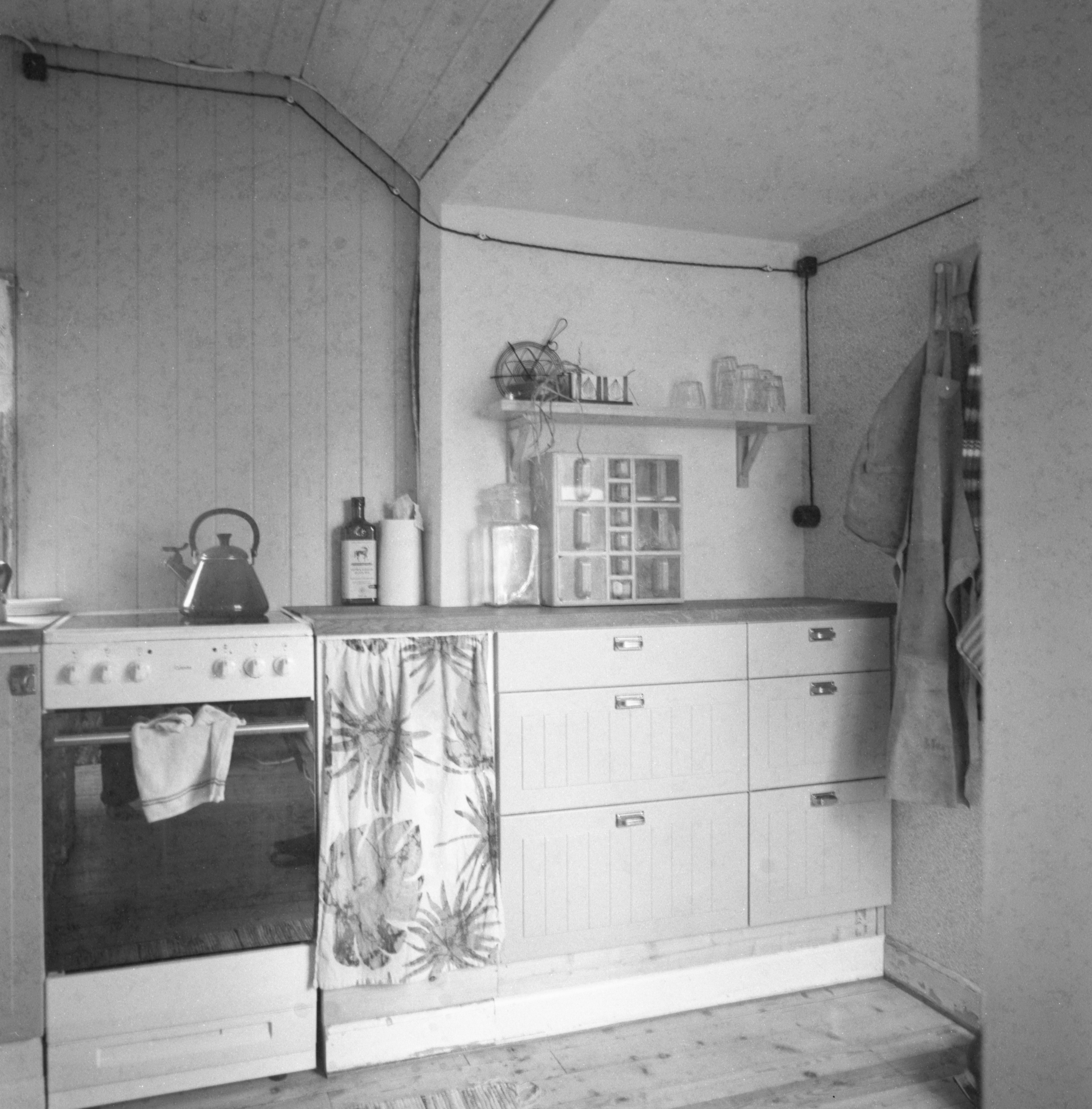shabby chic kitchen interior, wallpaper, Shabby Chic Small Kitchen DIY Makeover: Ideas & Tips 2
