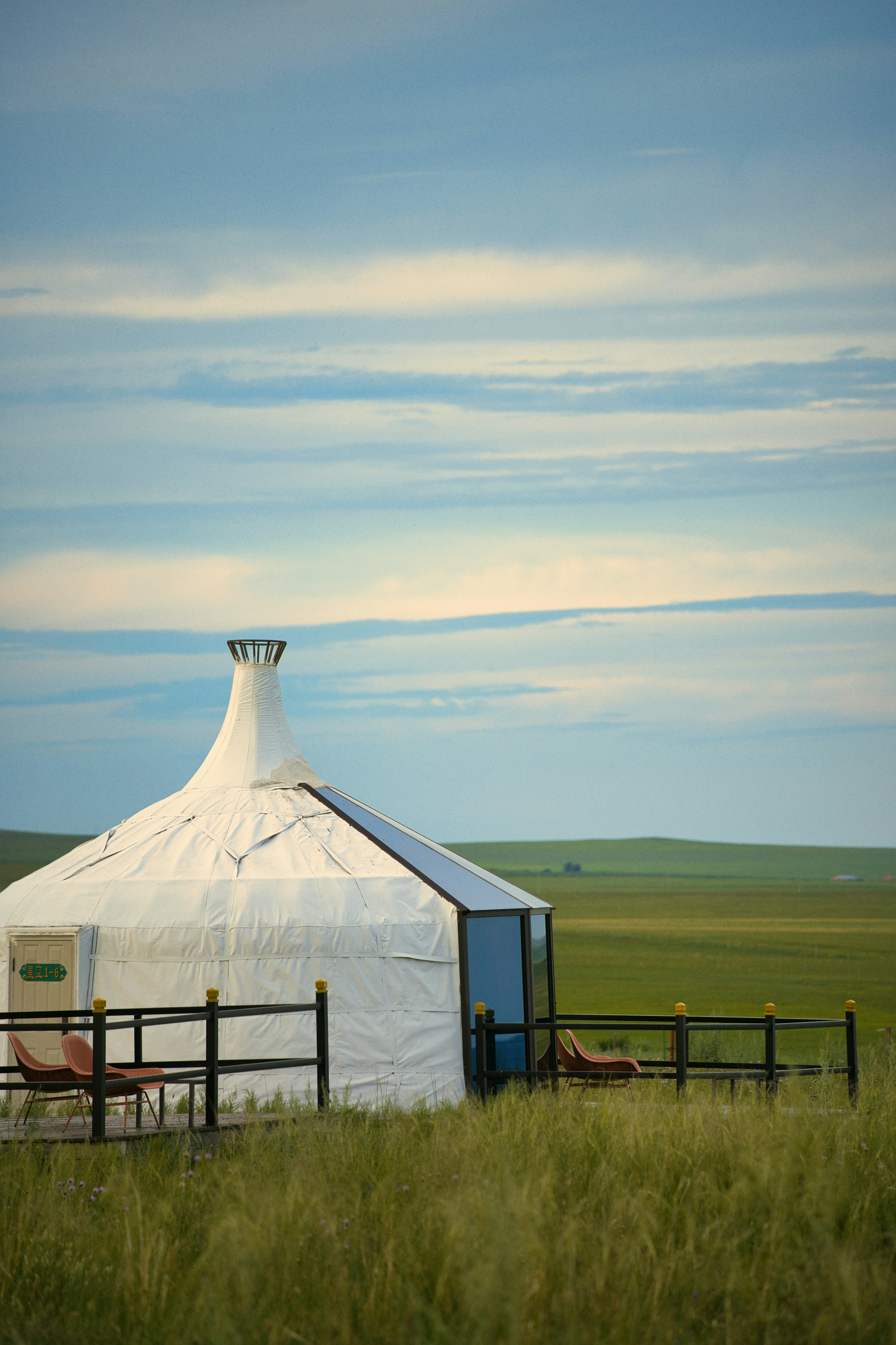 mongolian steppes historical landscape, wallpaper, Sejarah Genghis Khan dan Relevansinya dalam Konteks Kepemimpinan 3