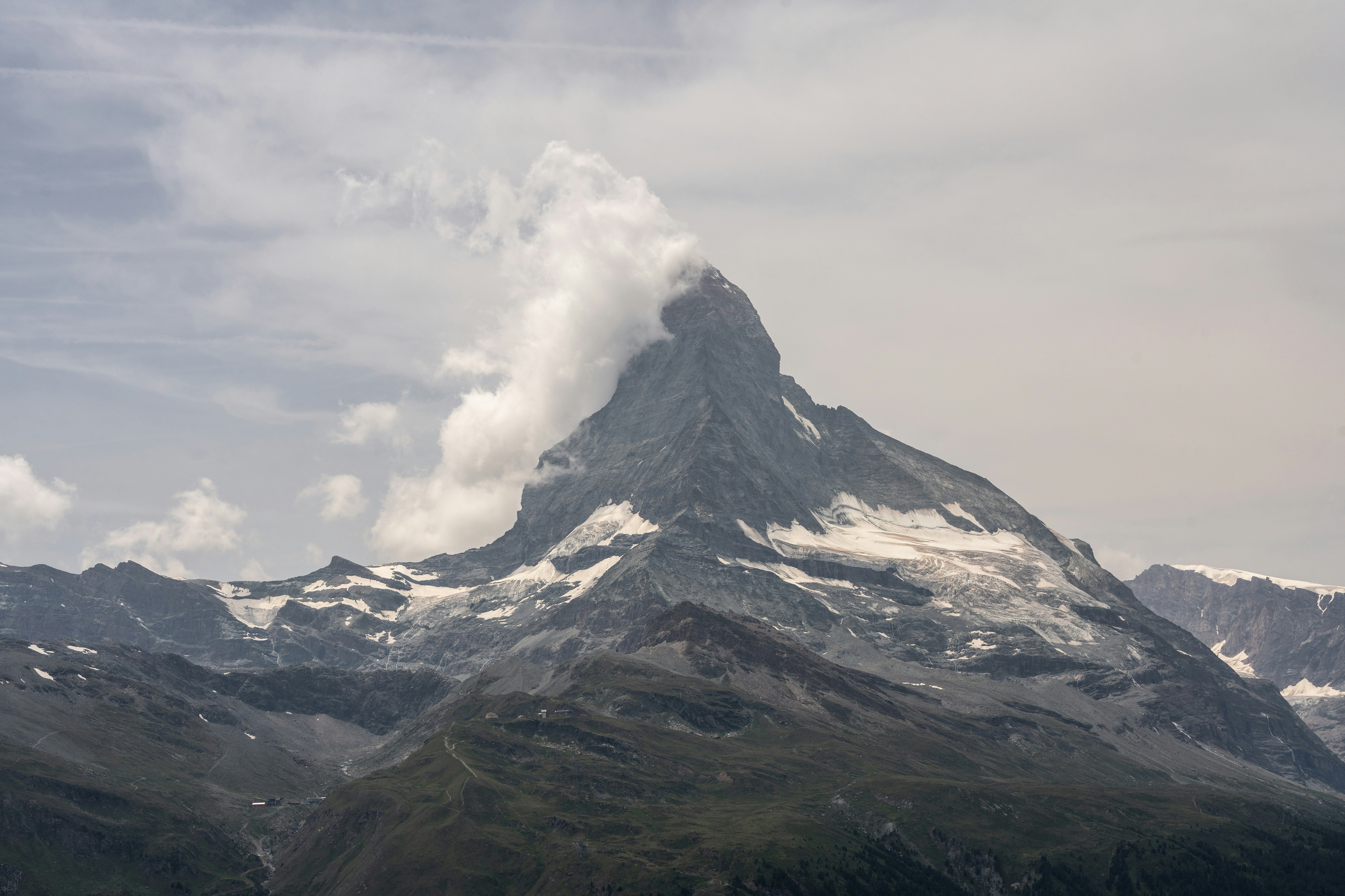 Pic du Cervin avec des nuages à Zermatt