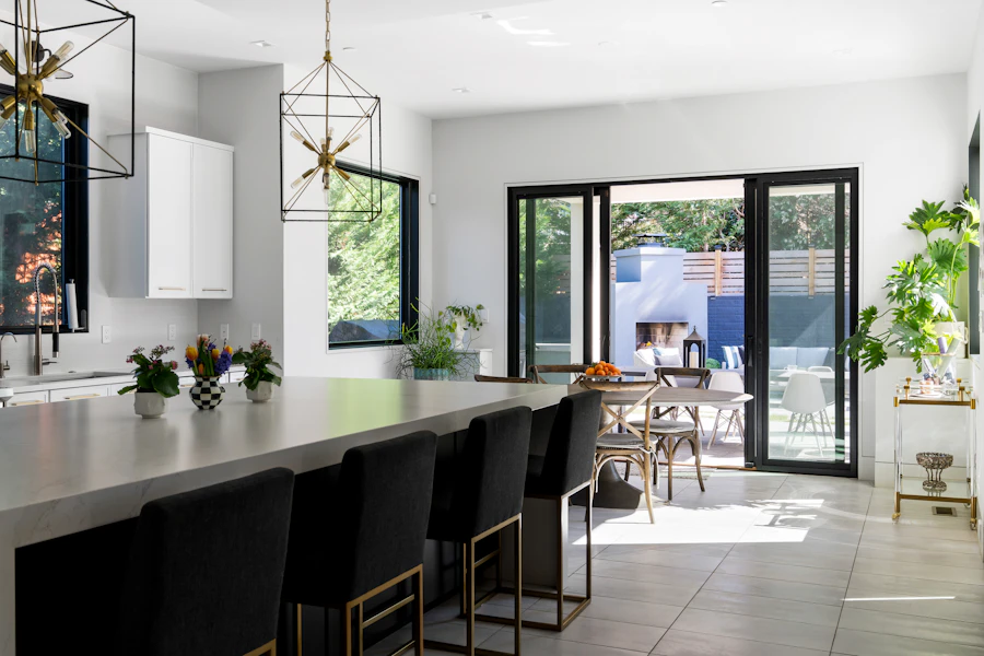 Kitchen & patio