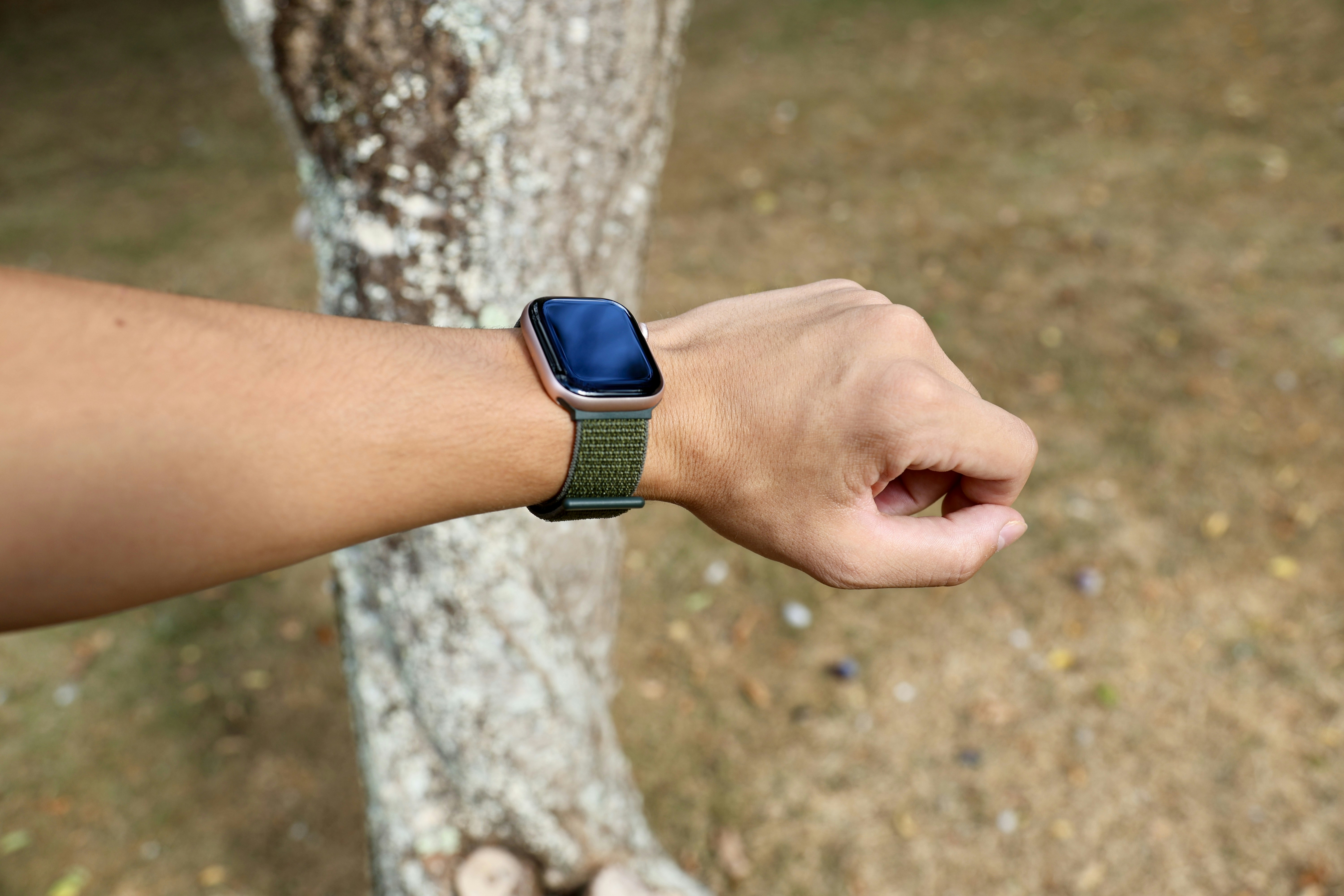 Apple Watch screenless tracker