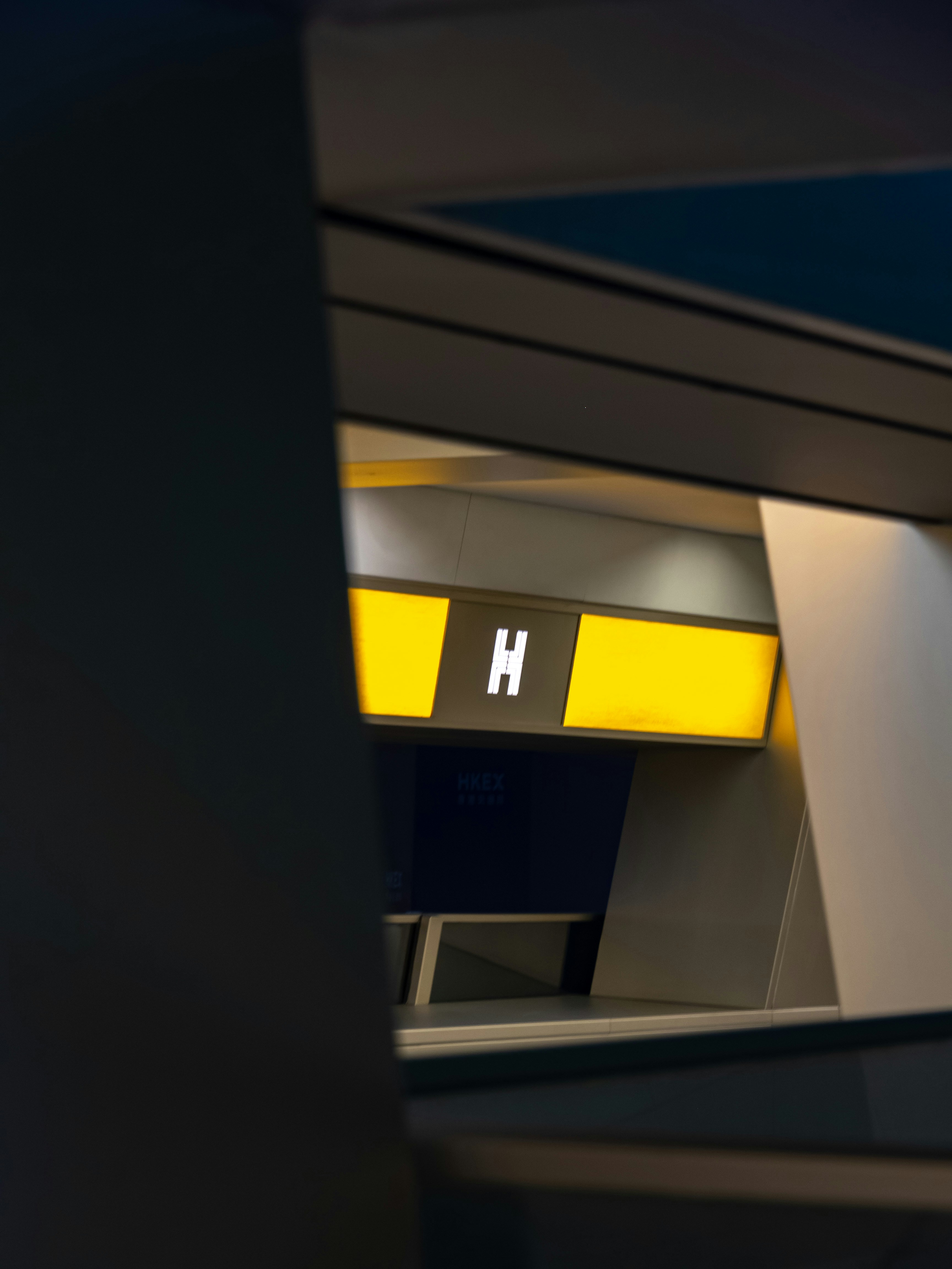 Where and How to Exchange USD for Euros in Estonia