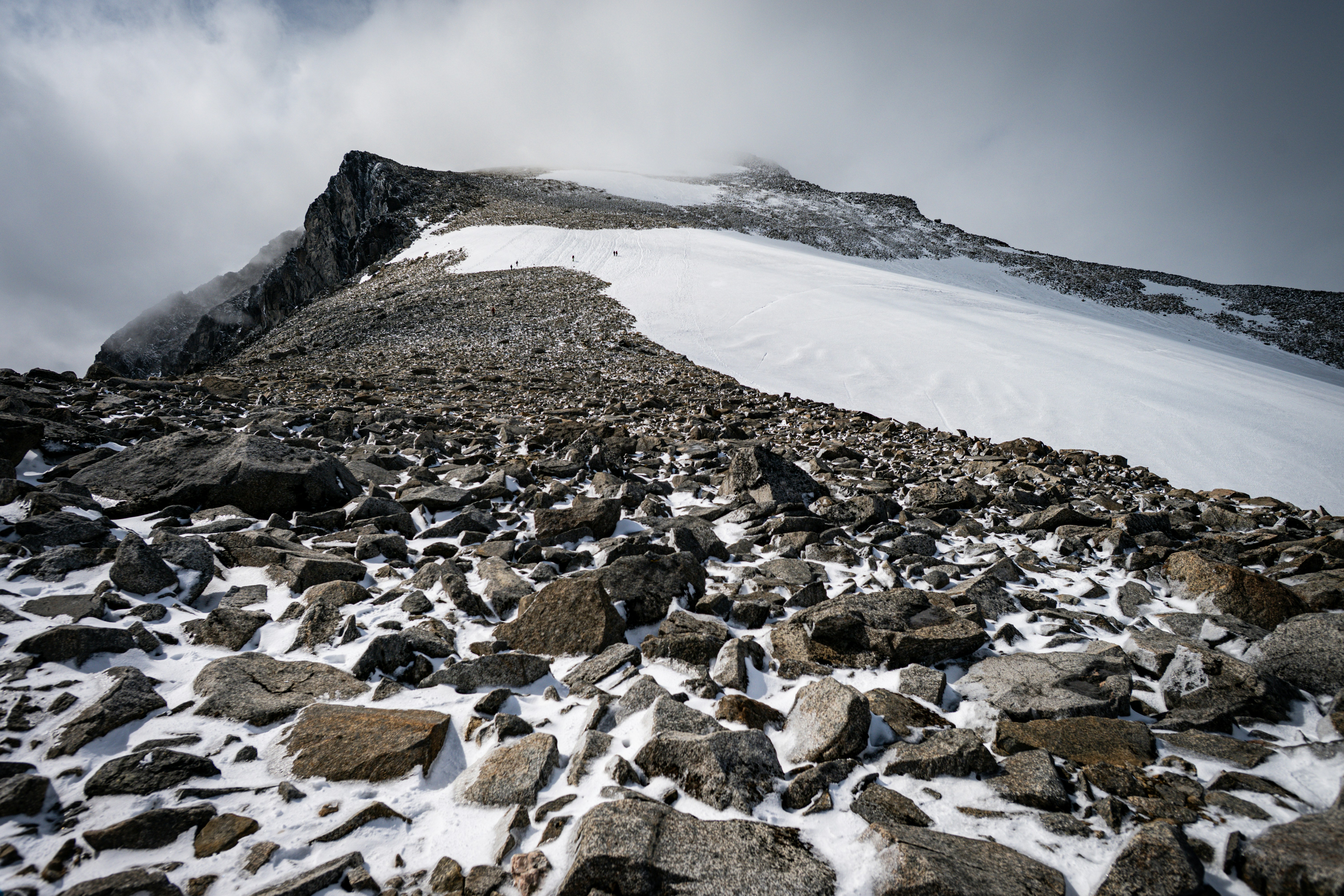 Galdhøpiggen: Scandinavia's 2,469-Meter Summit Dominating the Giants' Home - Jotunheimen Giants Home mythology