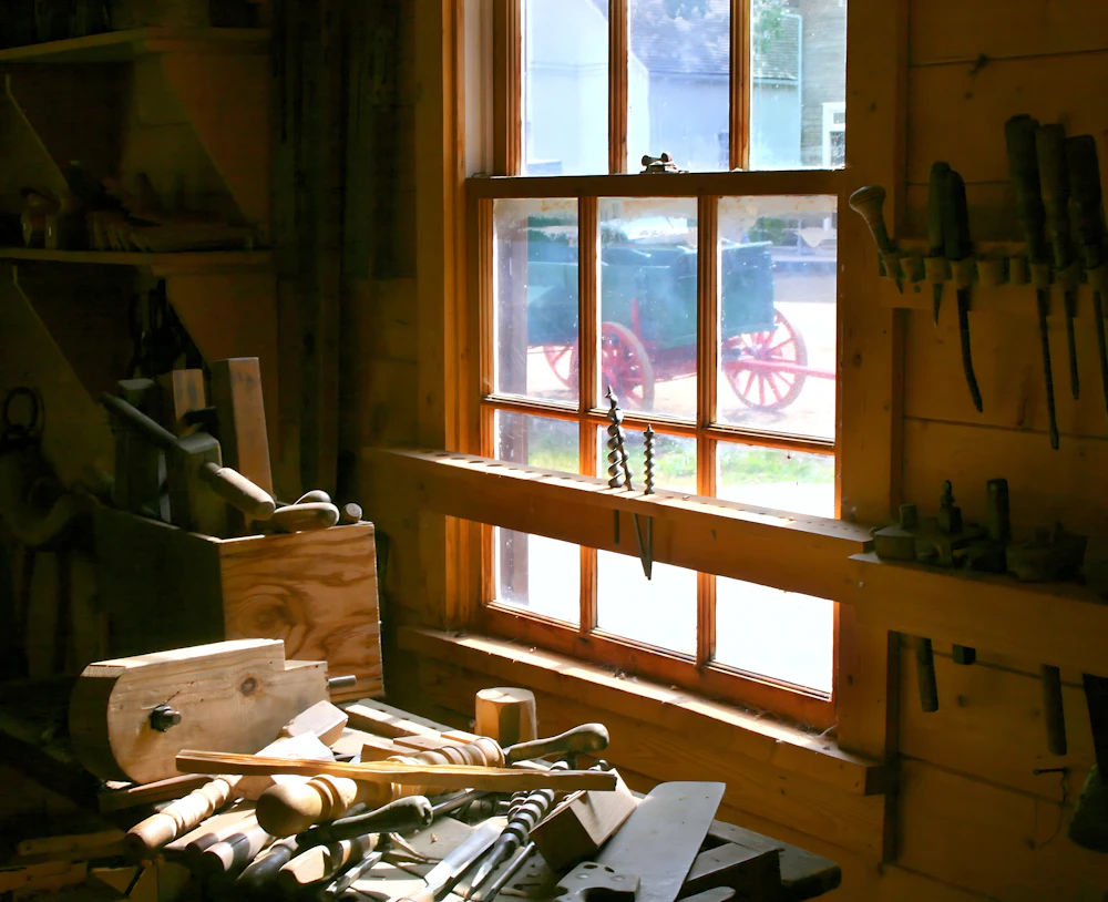How to Set Up a Small Woodworking Shop in 10×10 Feet (or Less) | Small ...